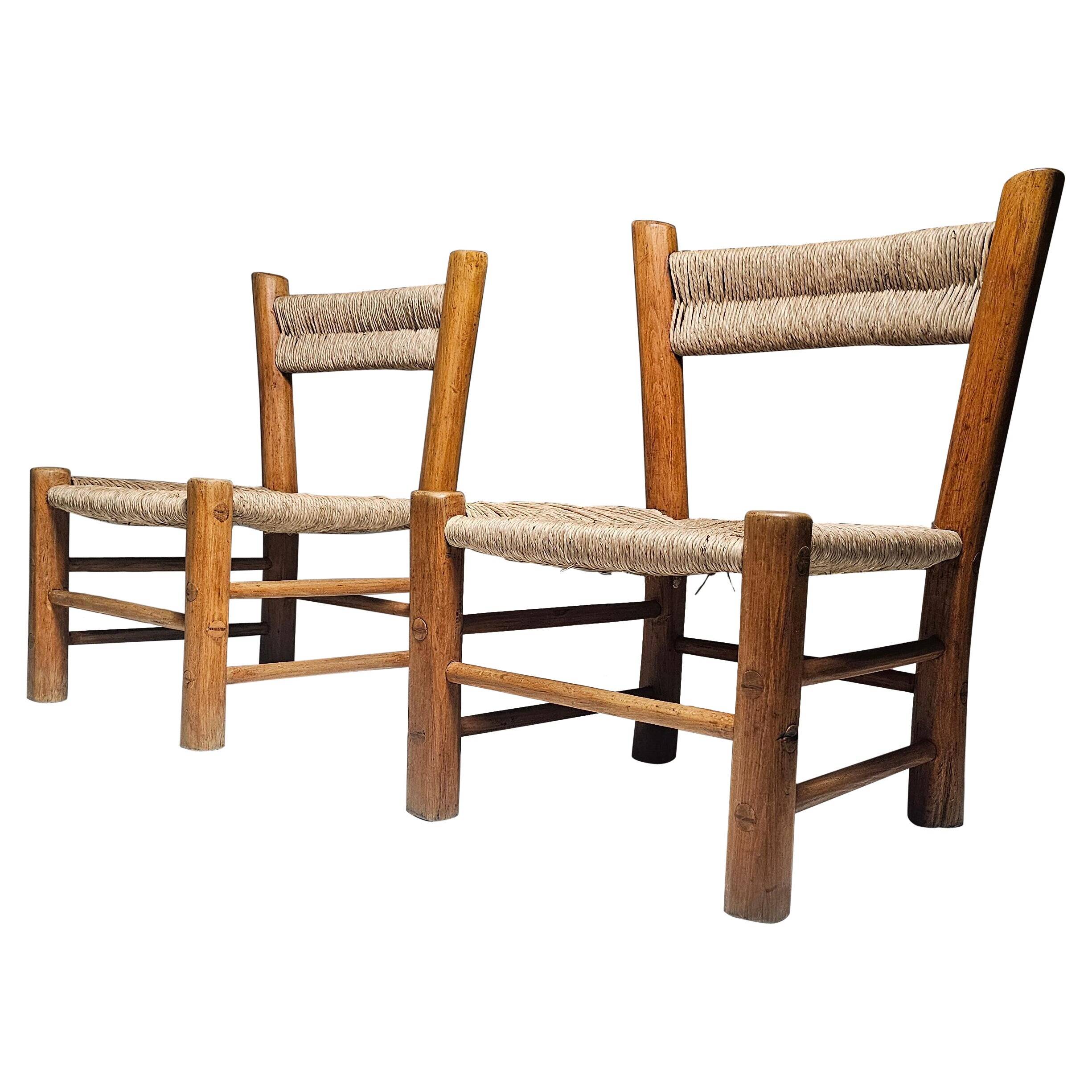 Pair of rustic French low chairs made of elm wood and straw, 1960s.