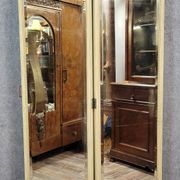 Paravent à deux feuilles en bois laqué crème et miroirs biseautés