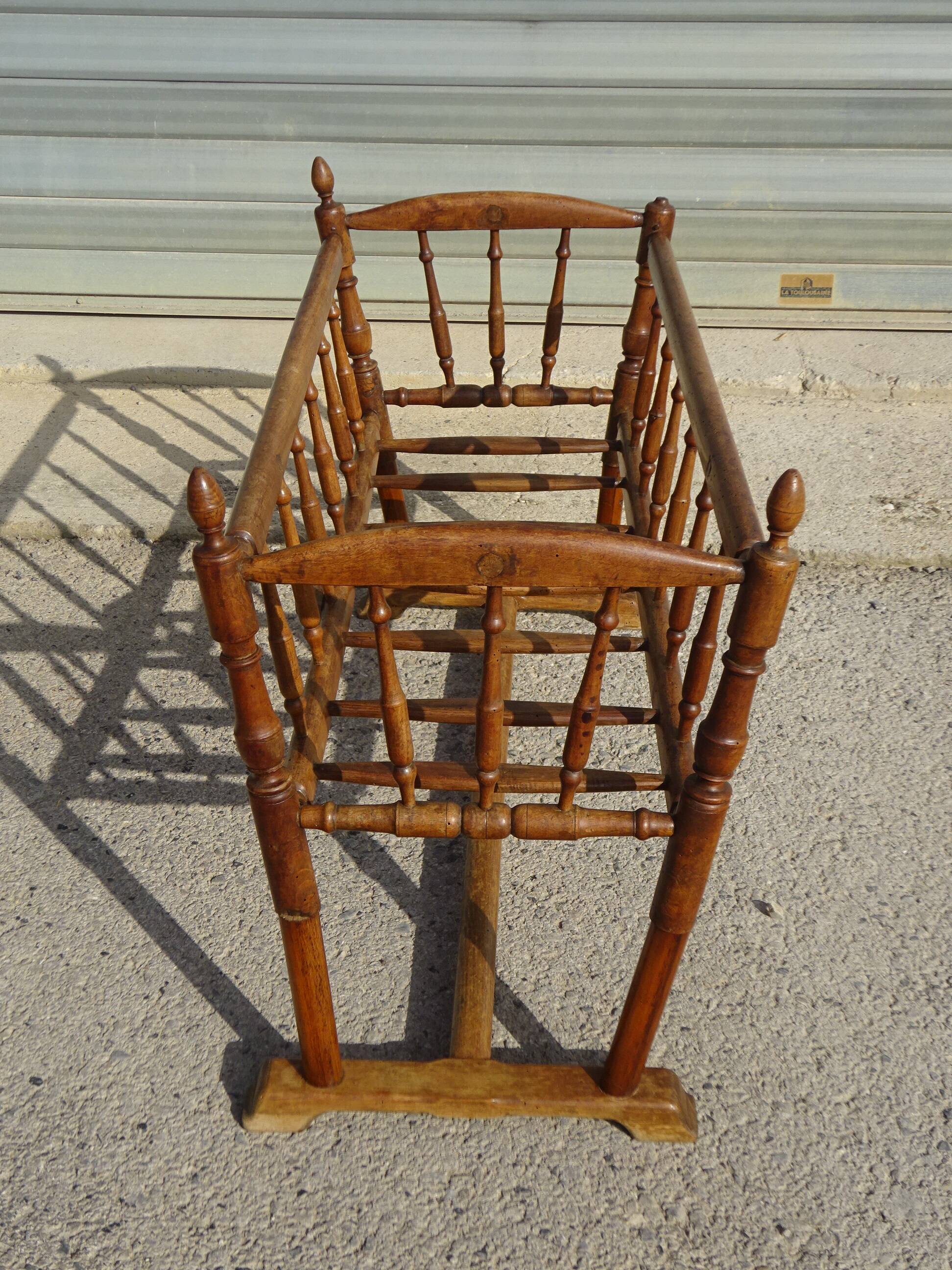 Old wooden cradle, all in walnut
