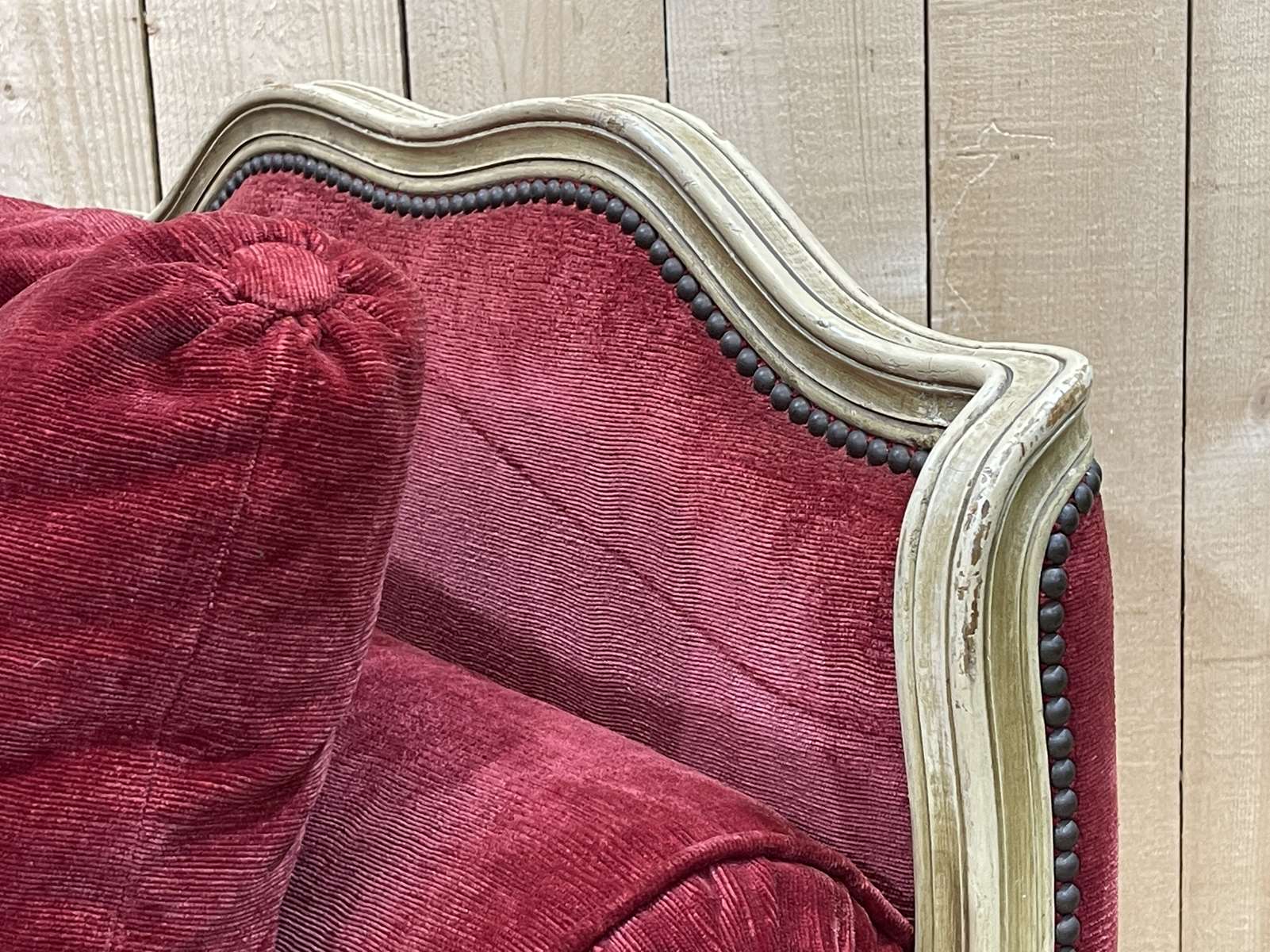 Louis XV style daybed in painted wood and covered with a red velvet