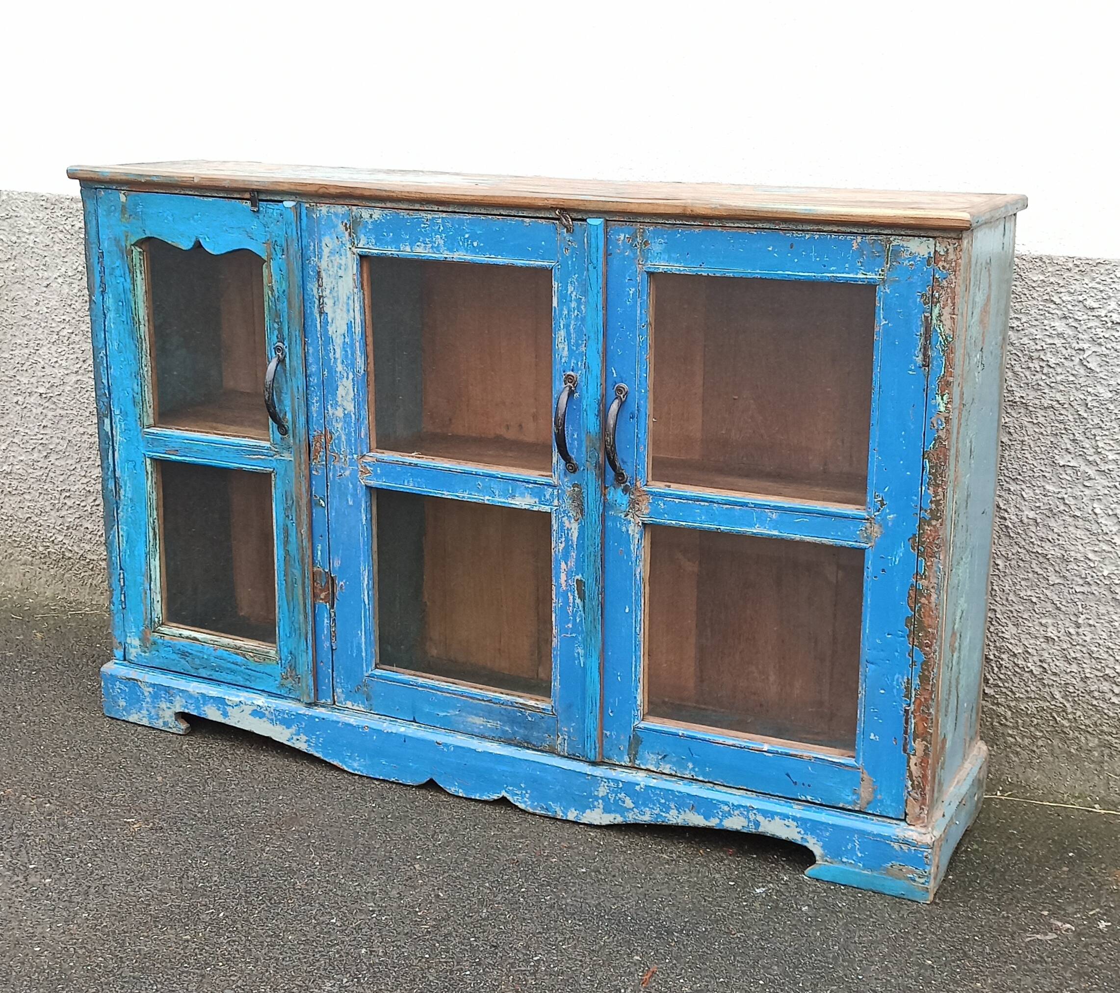 Small wooden display buffet