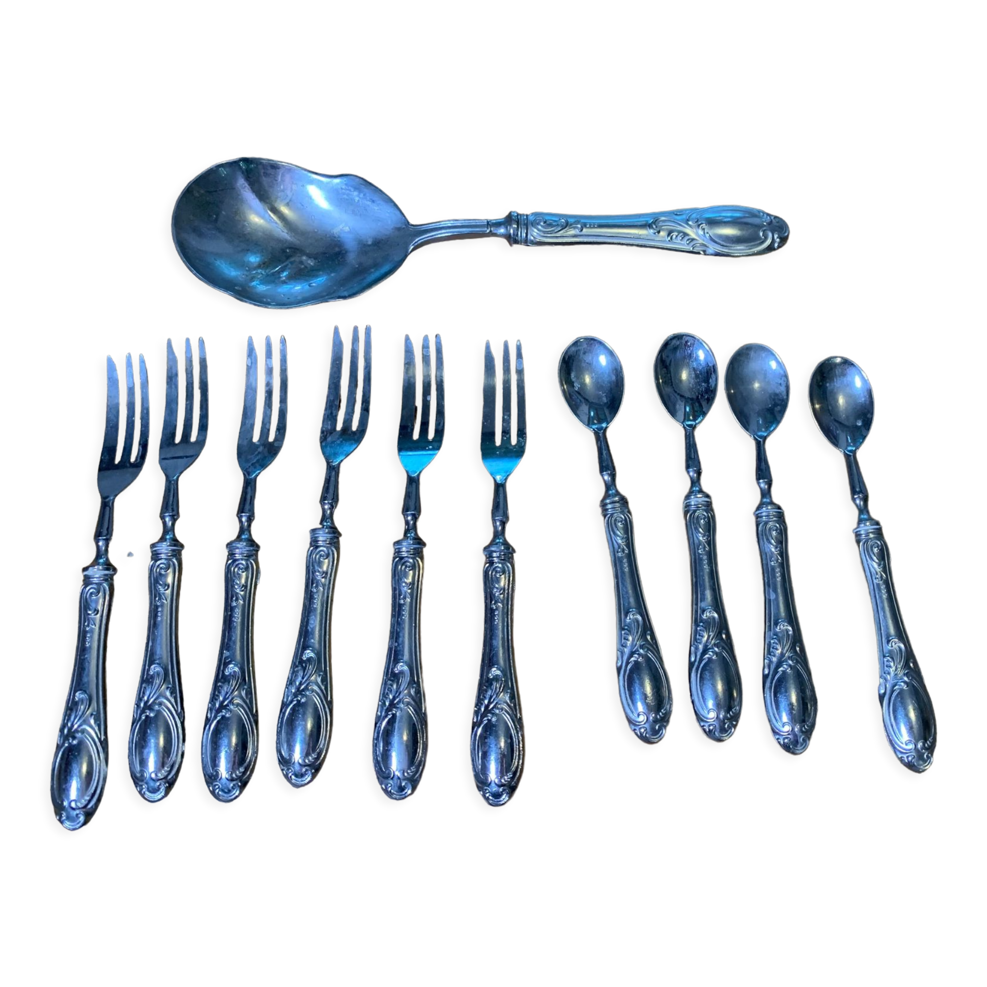 Service de couverts à dessert composé de 11 pièces poinçon 800 ouvragées anciens et collector