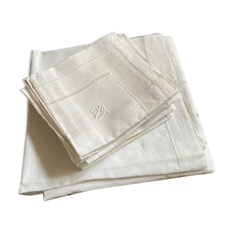 Tablecloth and 12 towels of old linen