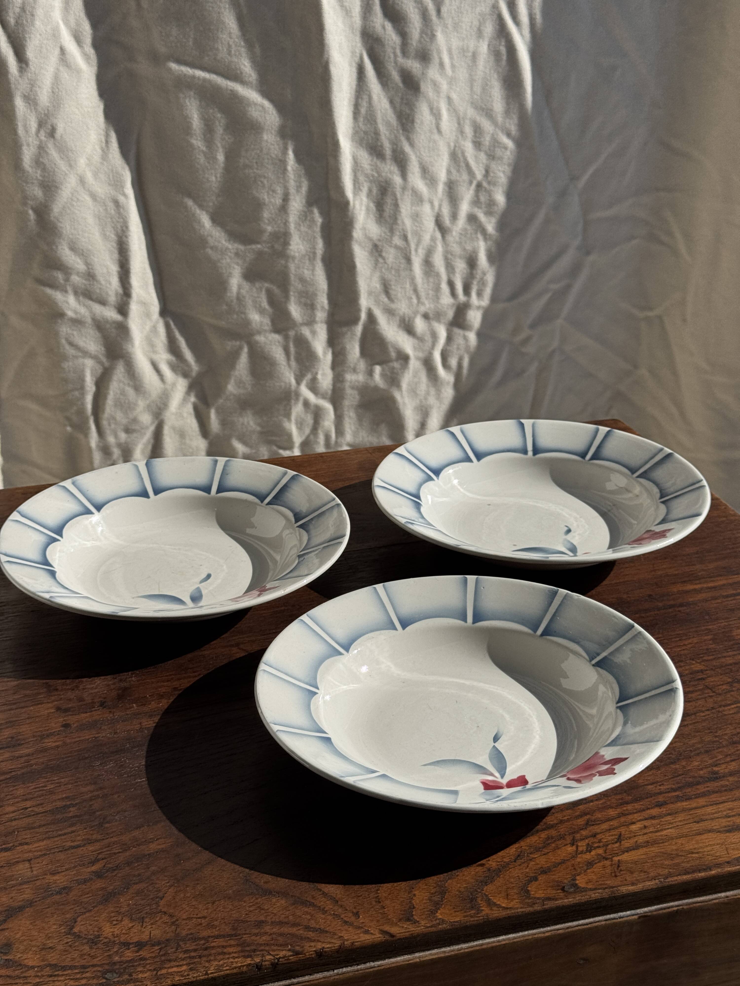 Set of 3 deep plates Digoin Sarreguemines blue with pink flowers D23