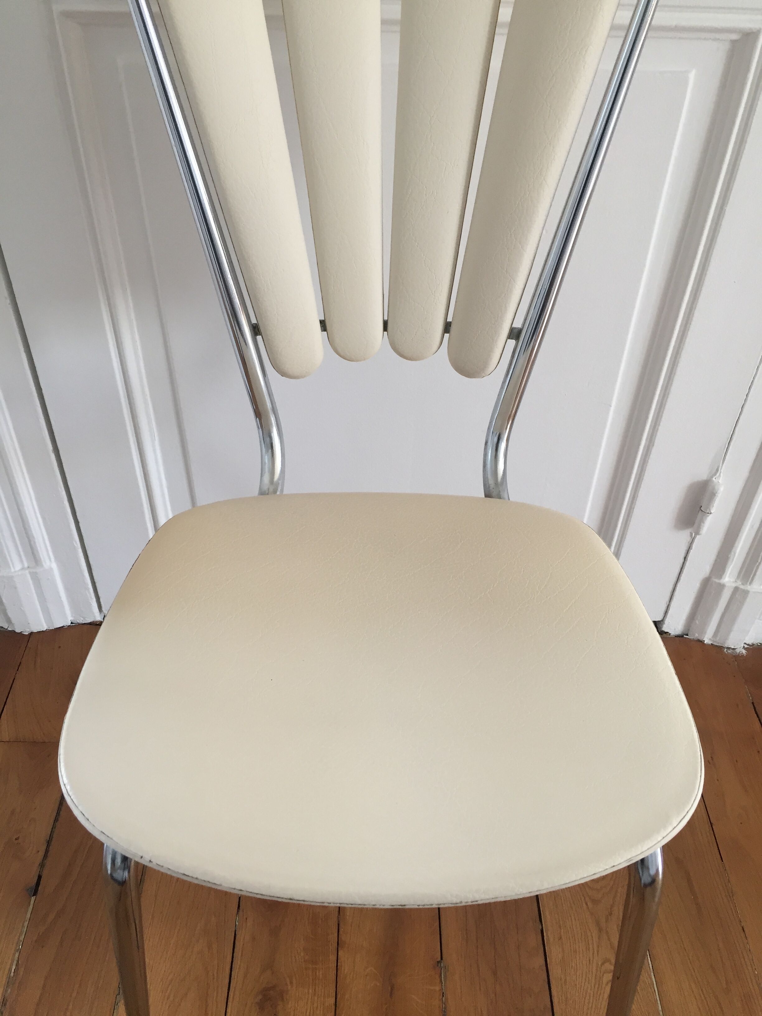 Pair of chairs folder petals