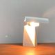 Lampe de table tole minimaliste italienne de l'âge spatial du milieu du siècle par G. Grego, années 1960.