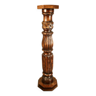 Grande colonne décorative en bois richement sculptée