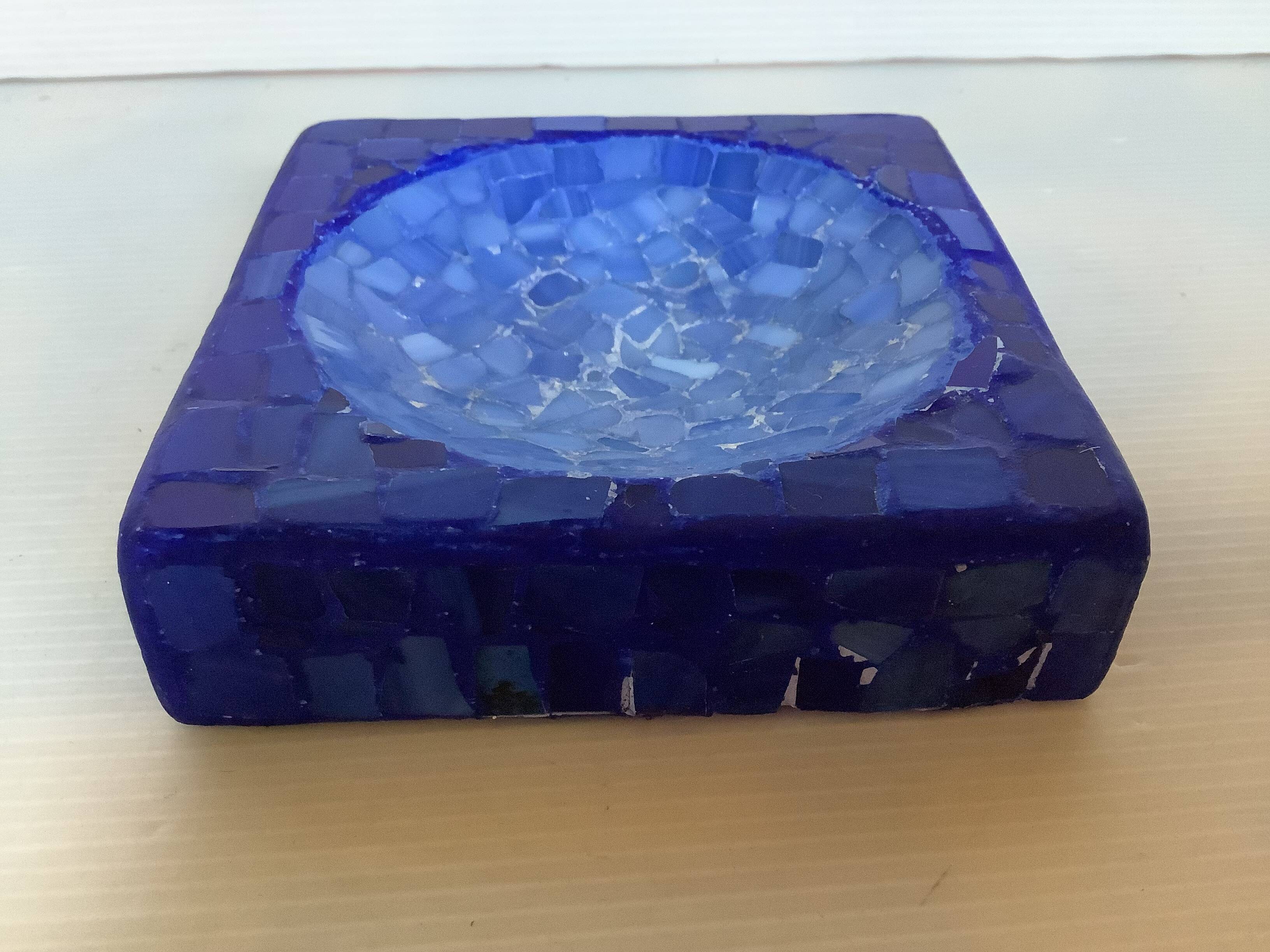 Blue mosaic pocket emptier