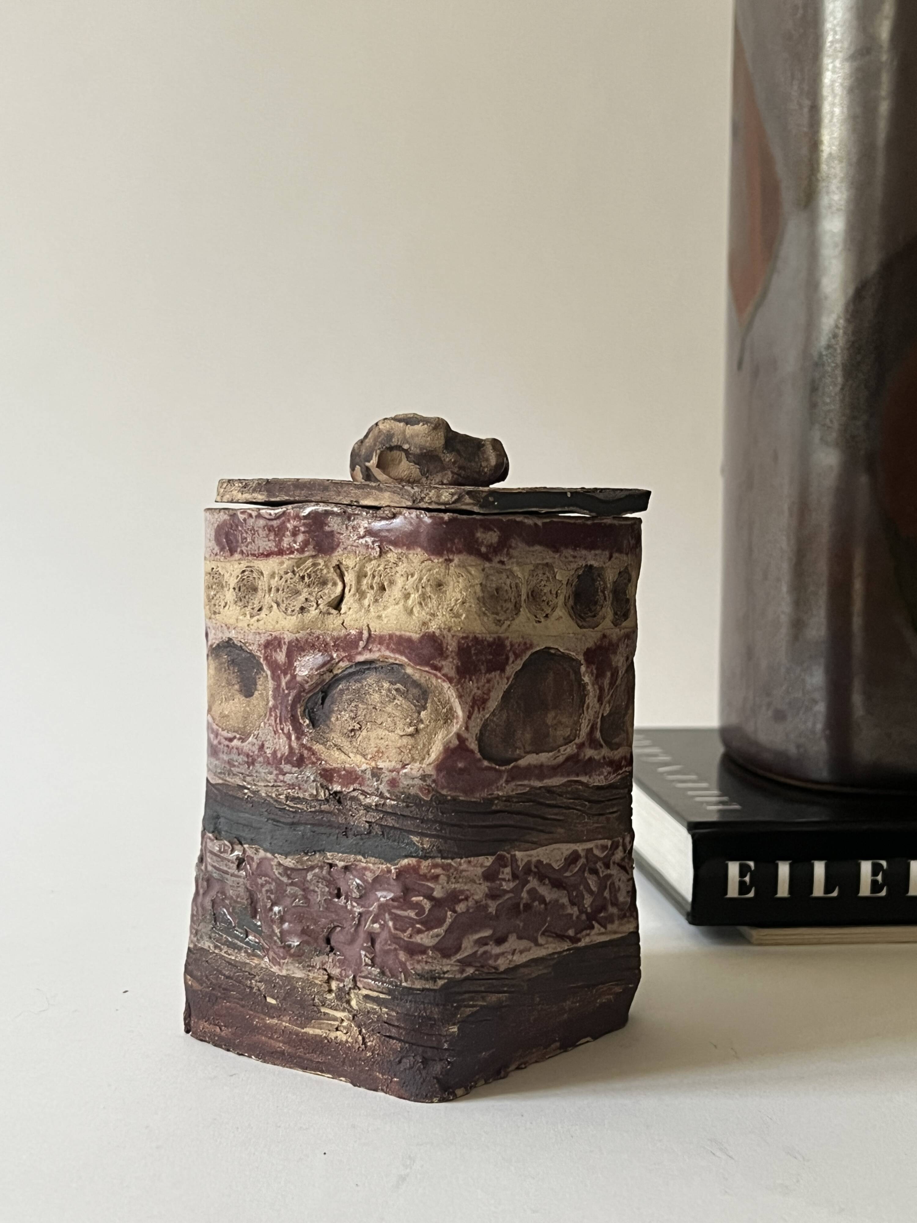 Vintage ceramic closed pocket emptier signed KS