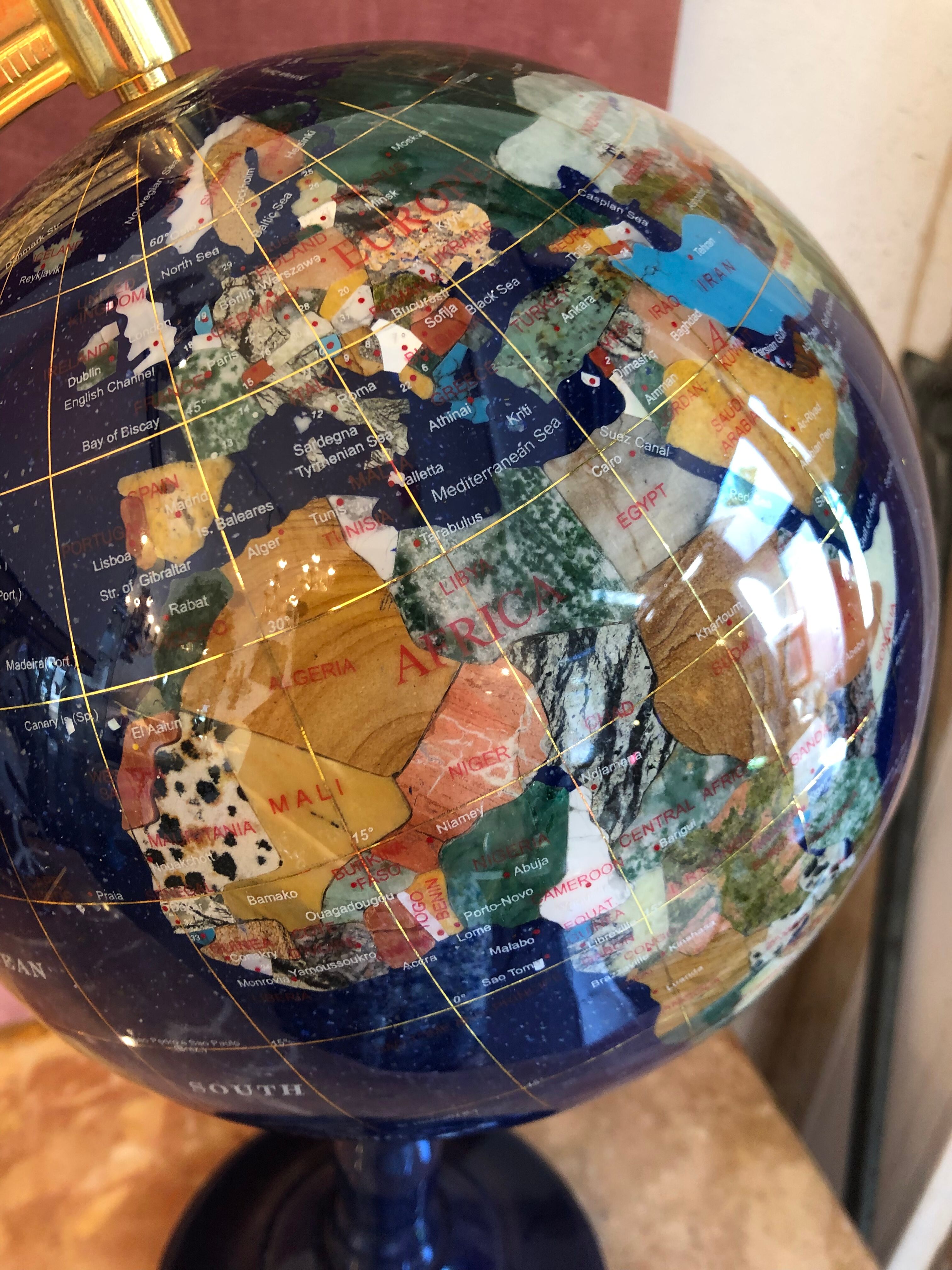 Globe terrestre g.e.m in lapis, hard pierres and motherpearl