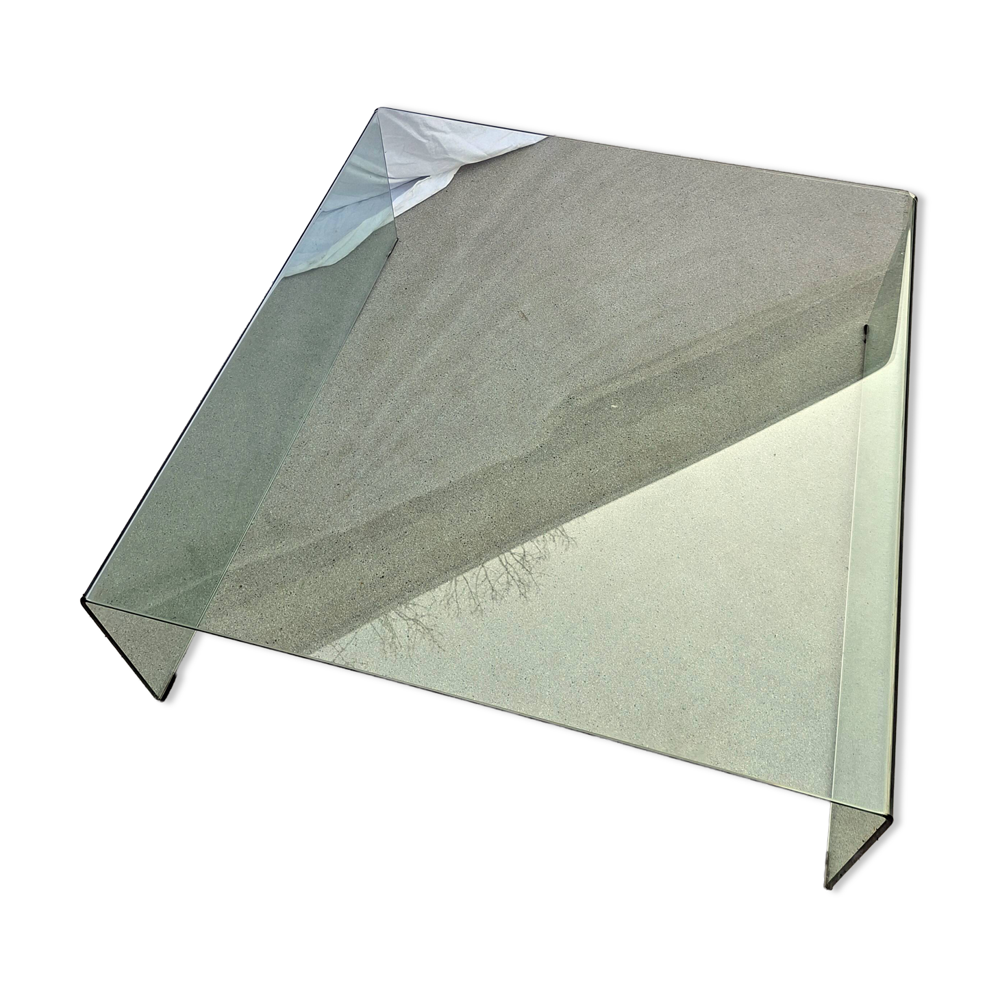 Curved glass coffee table
