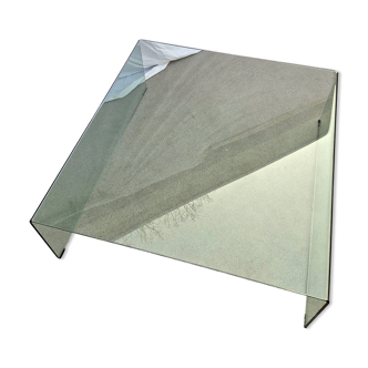 Curved glass coffee table