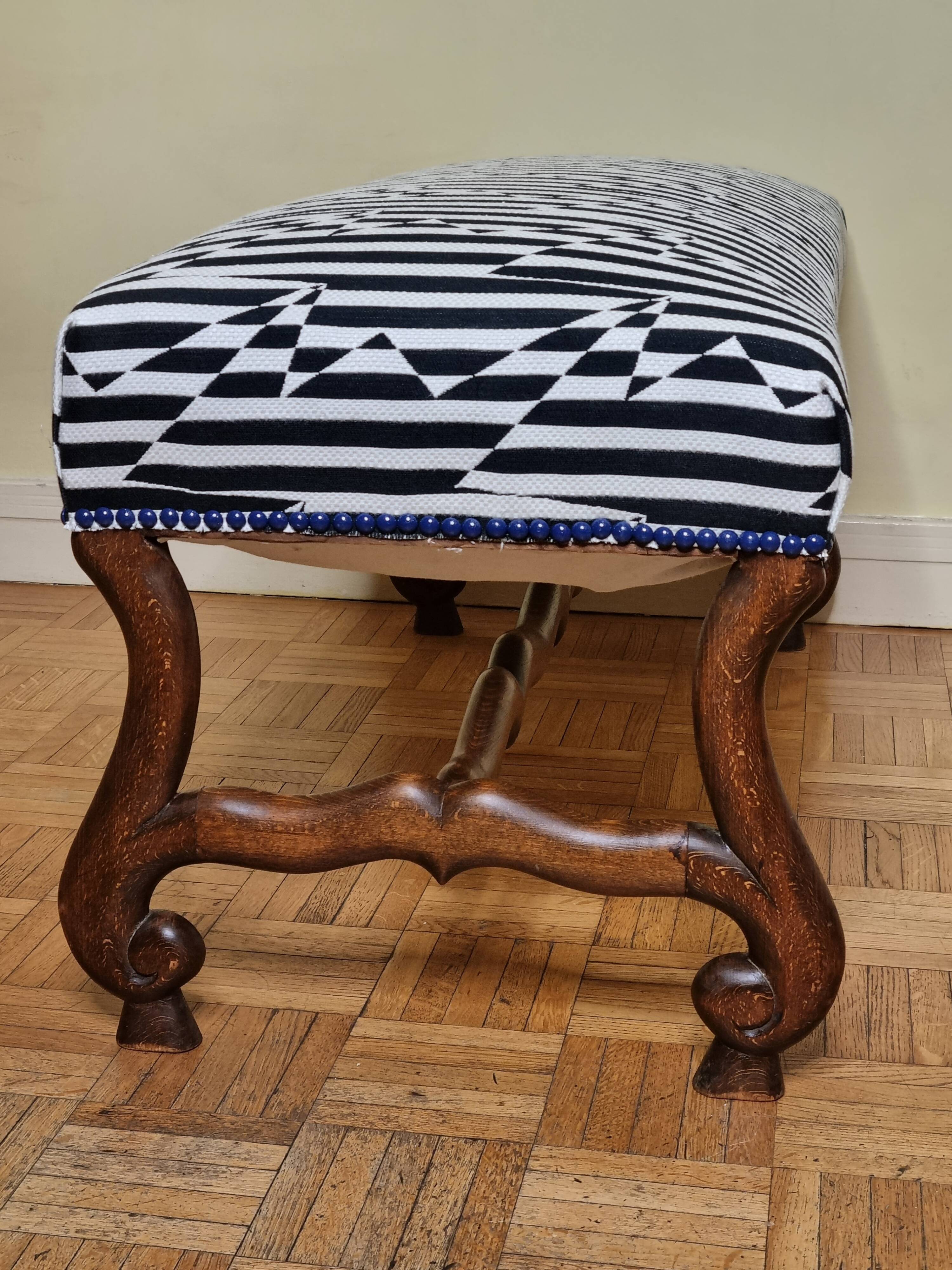 Vintage reupholstered solid wood footboard bench, kirkbydesign publisher fabric, 88 cm