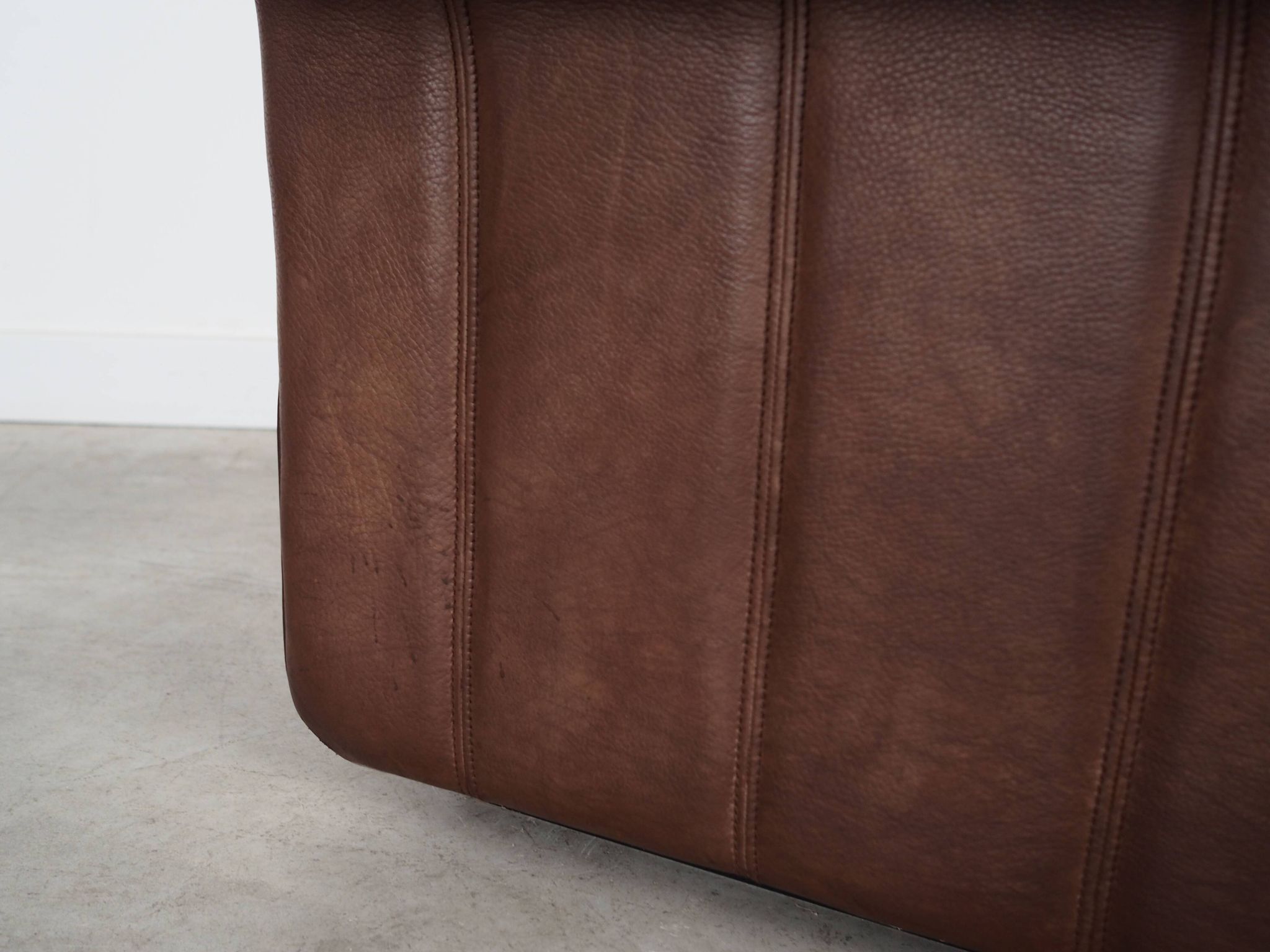 Fauteuil en cuir marron, design suisse, années 1970, fabrication : De Sede