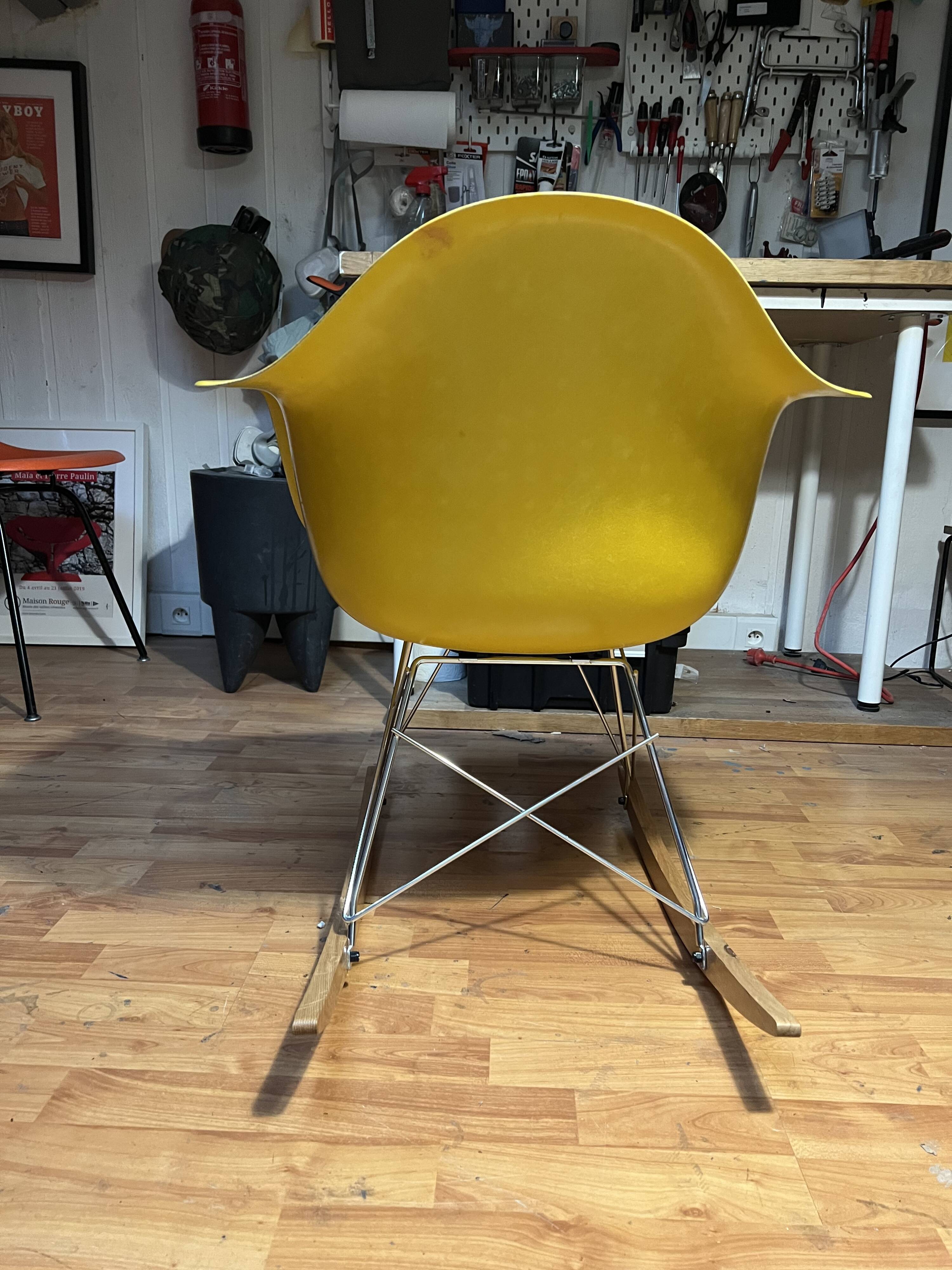 RAR EAMES HERMAN MILLER 1977 US FONT