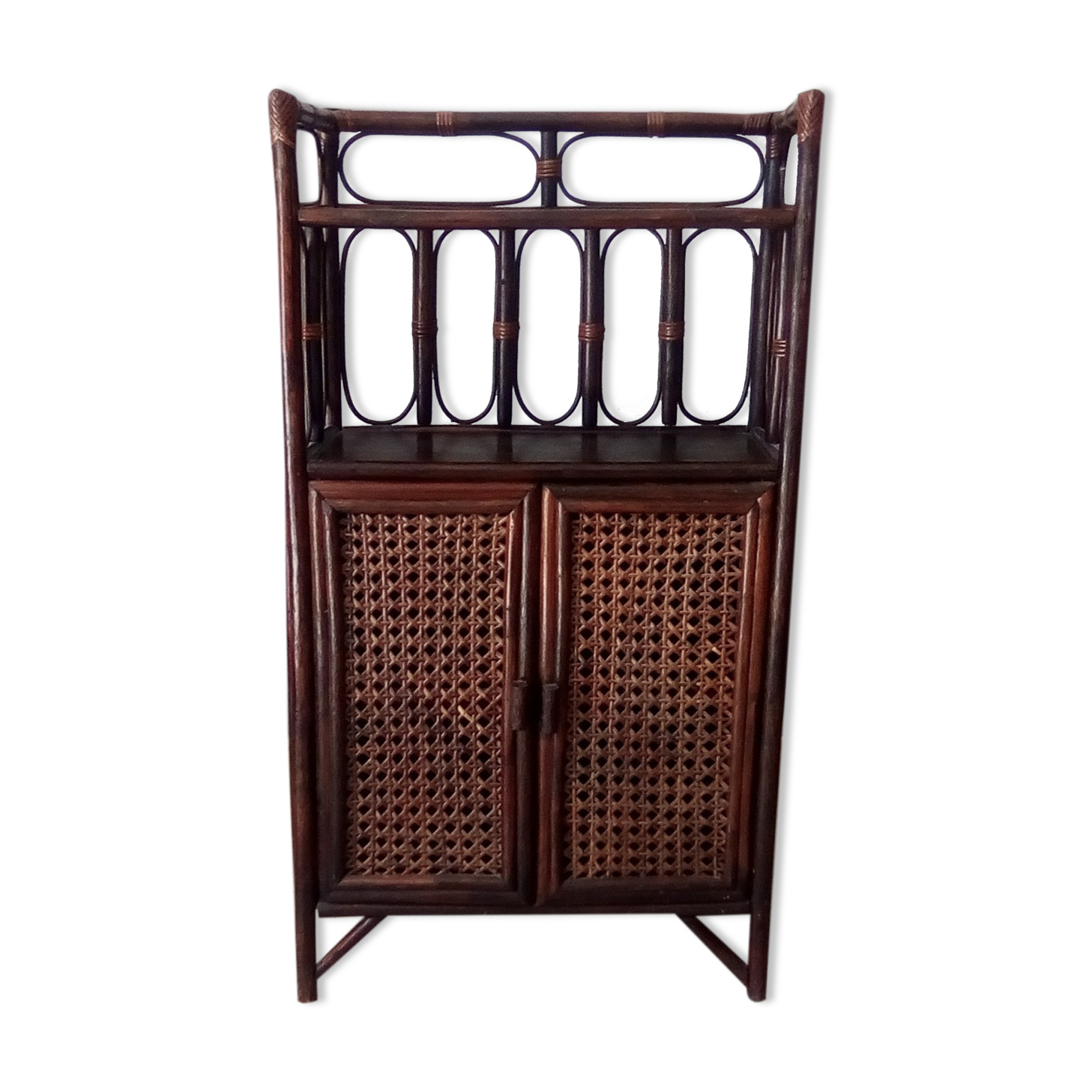 Furniture shelves in rattan 70s