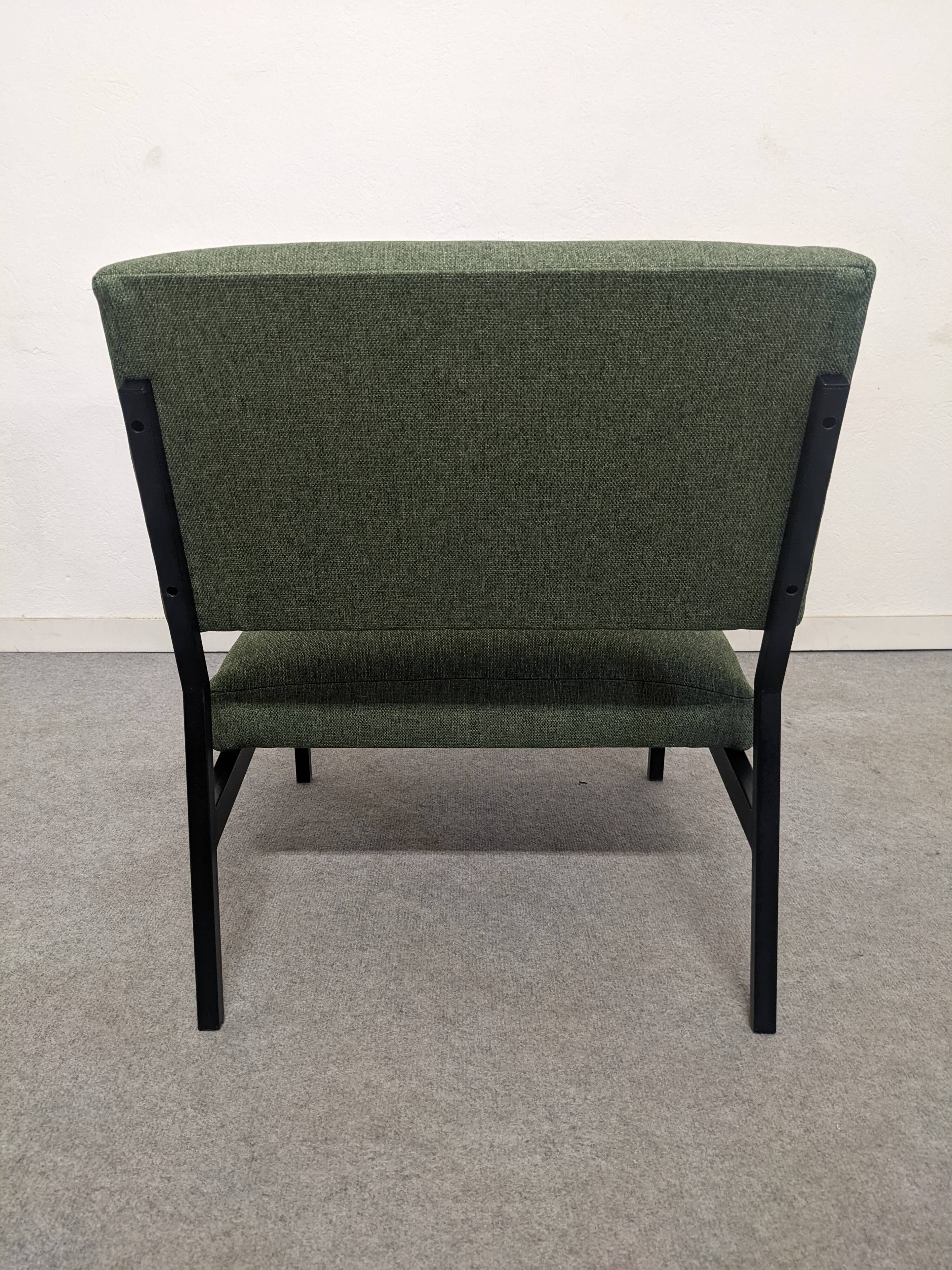 Modernist driver of the 50s/60s and her ottoman