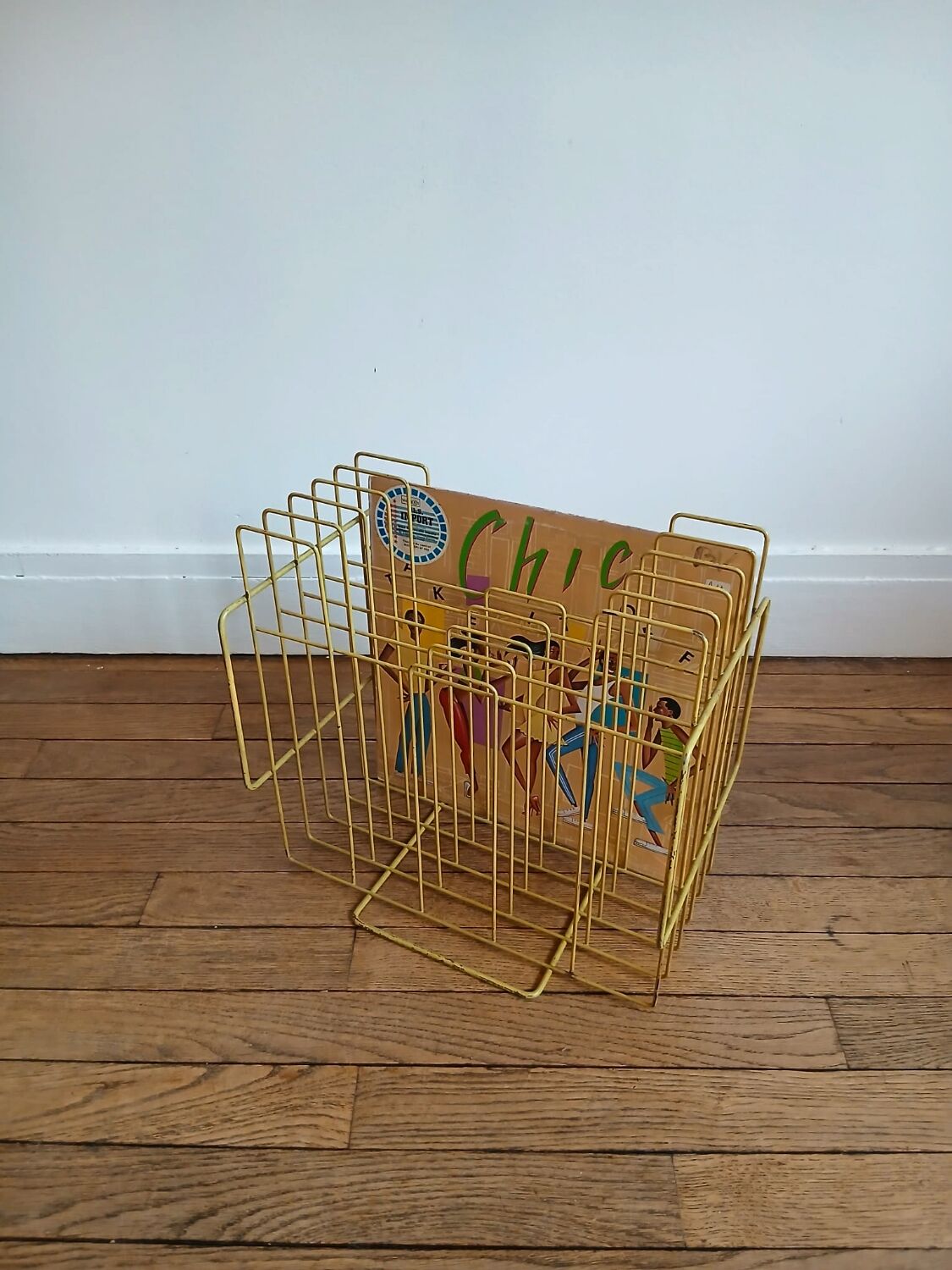 Vintage vinyl/magazine rack