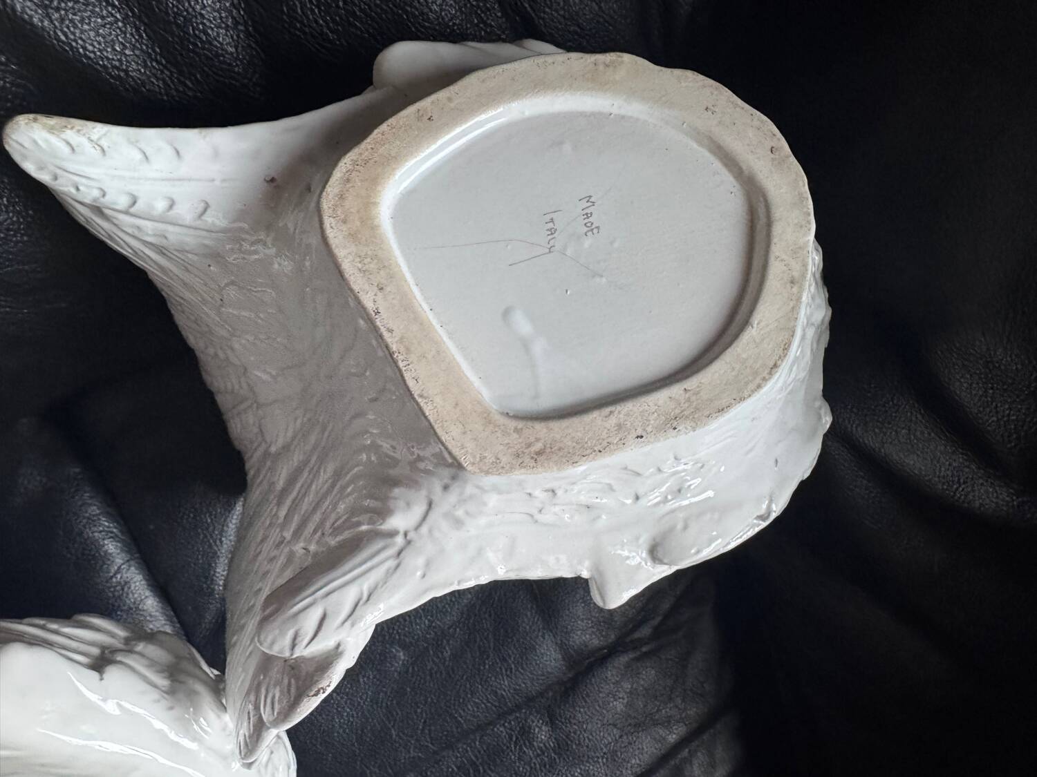 Pair of vintage Regency Italian Dove plant pots