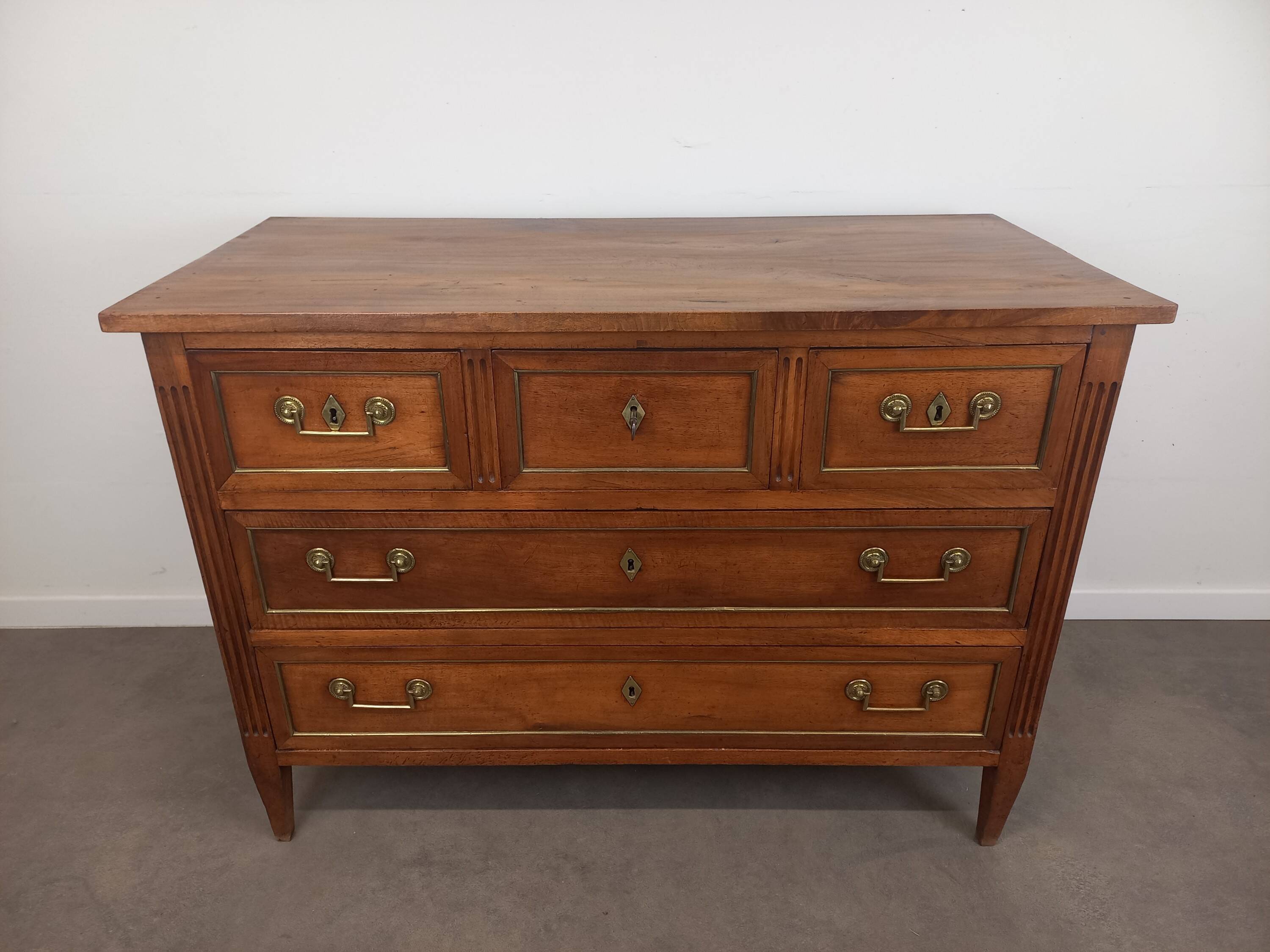 Commode Louis XVI en noyer