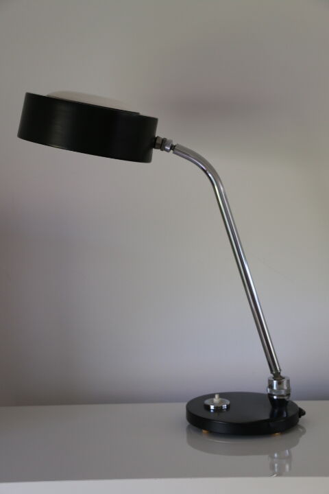 Black and white Jumo 900 lamp
