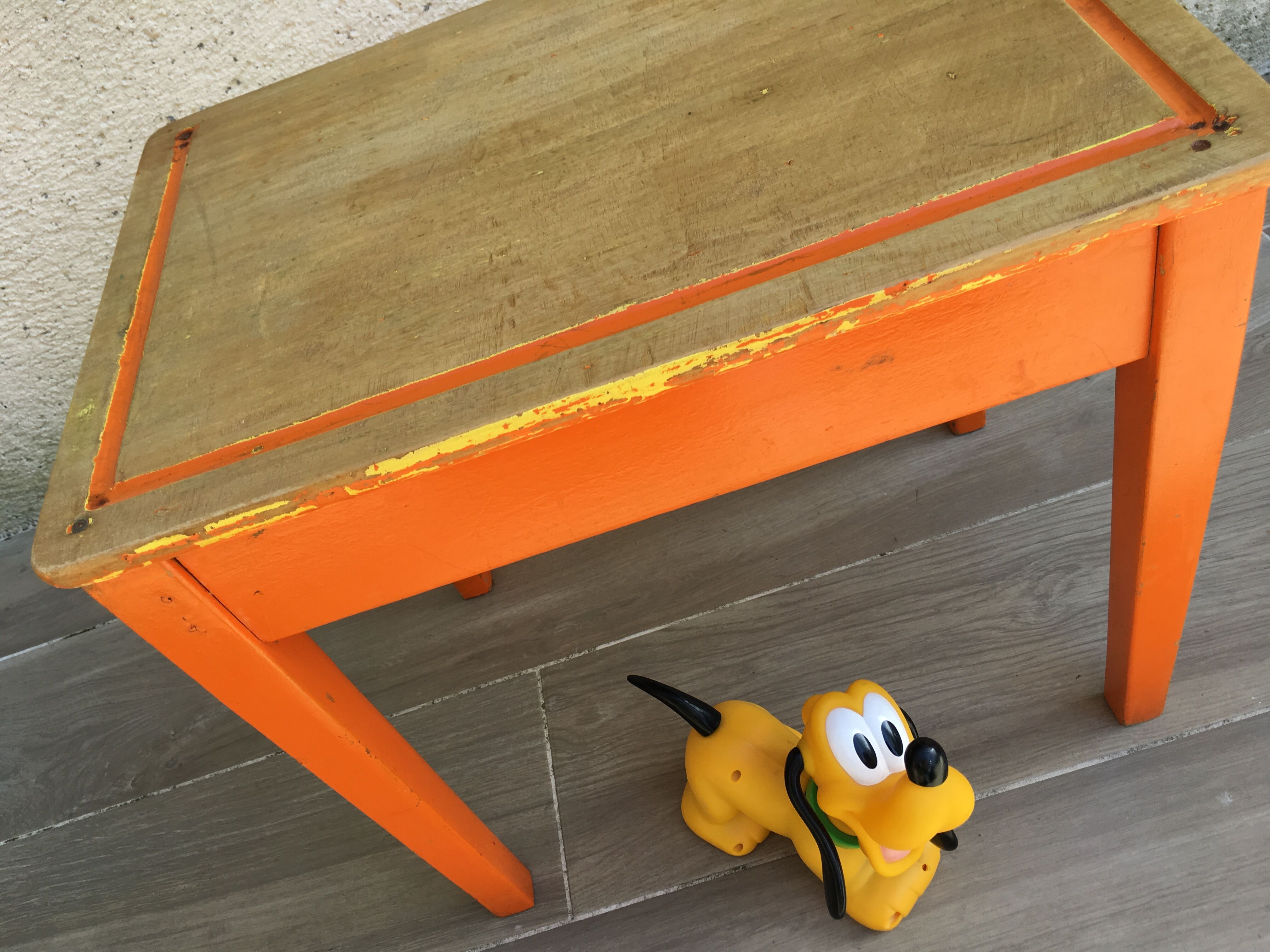 Wooden wooden desk orange base