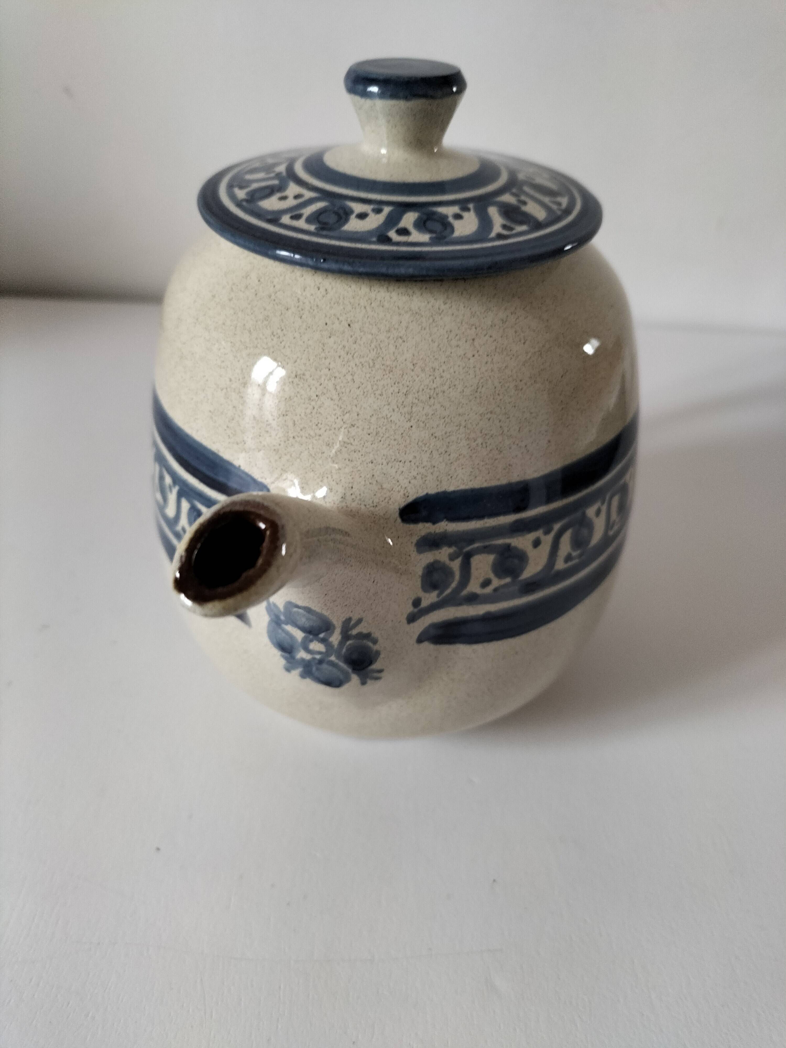 Théière artisanale grès beige moucheté et décor bleu