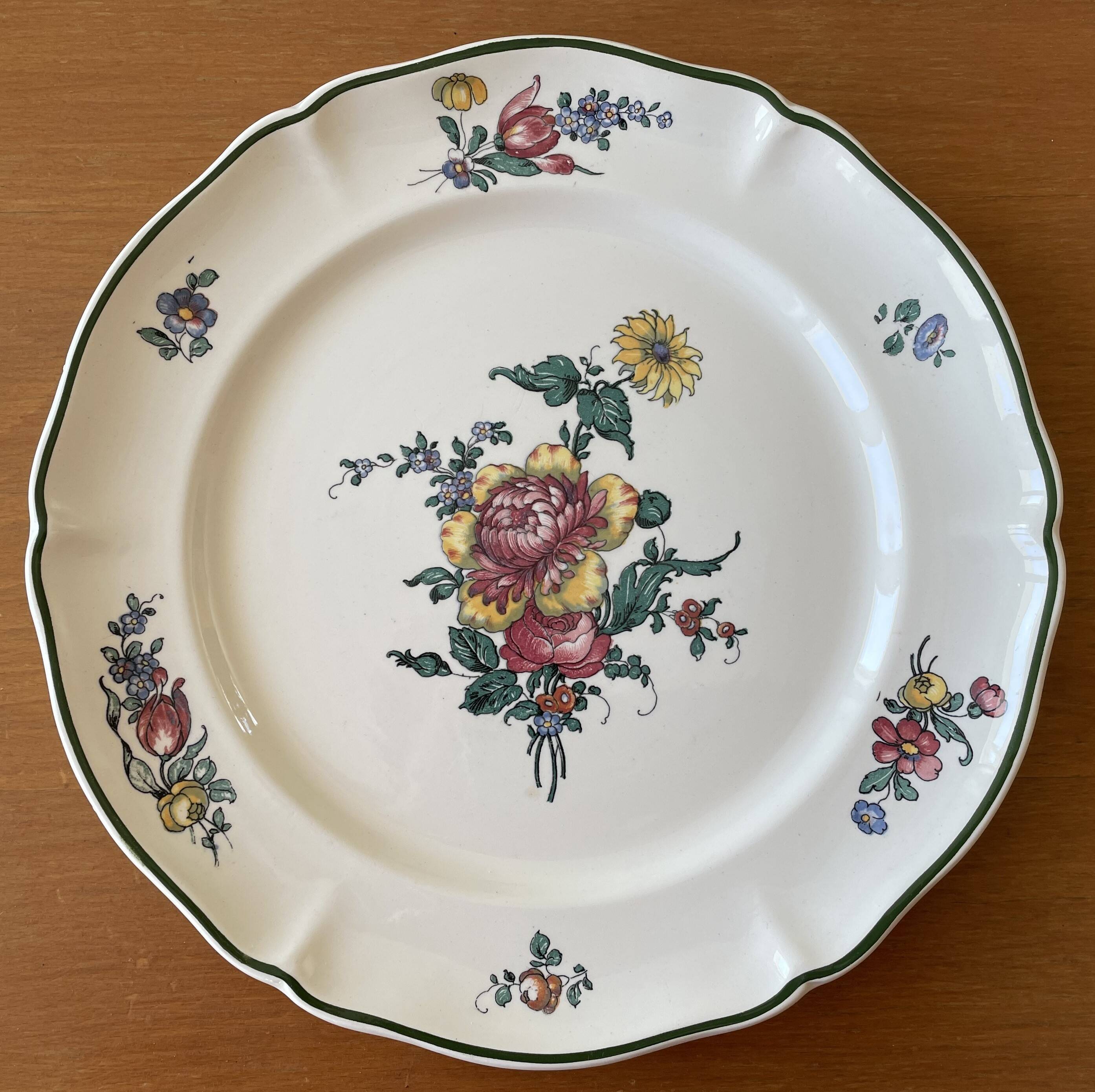 6 large antique earthenware dinner plates from Villeroy & Boch