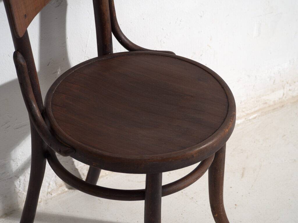 Pair of Thonet-style chairs in bent wood with a curved board backrest – Central Europe, circa 1920