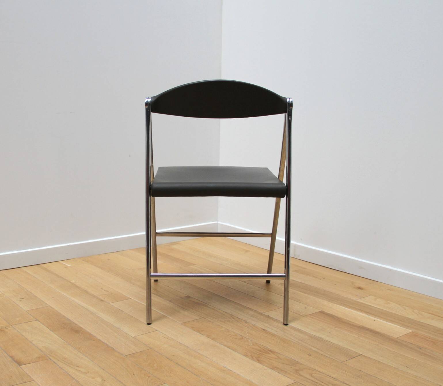 Pair of Donald Chair chairs, Poltrona Frau