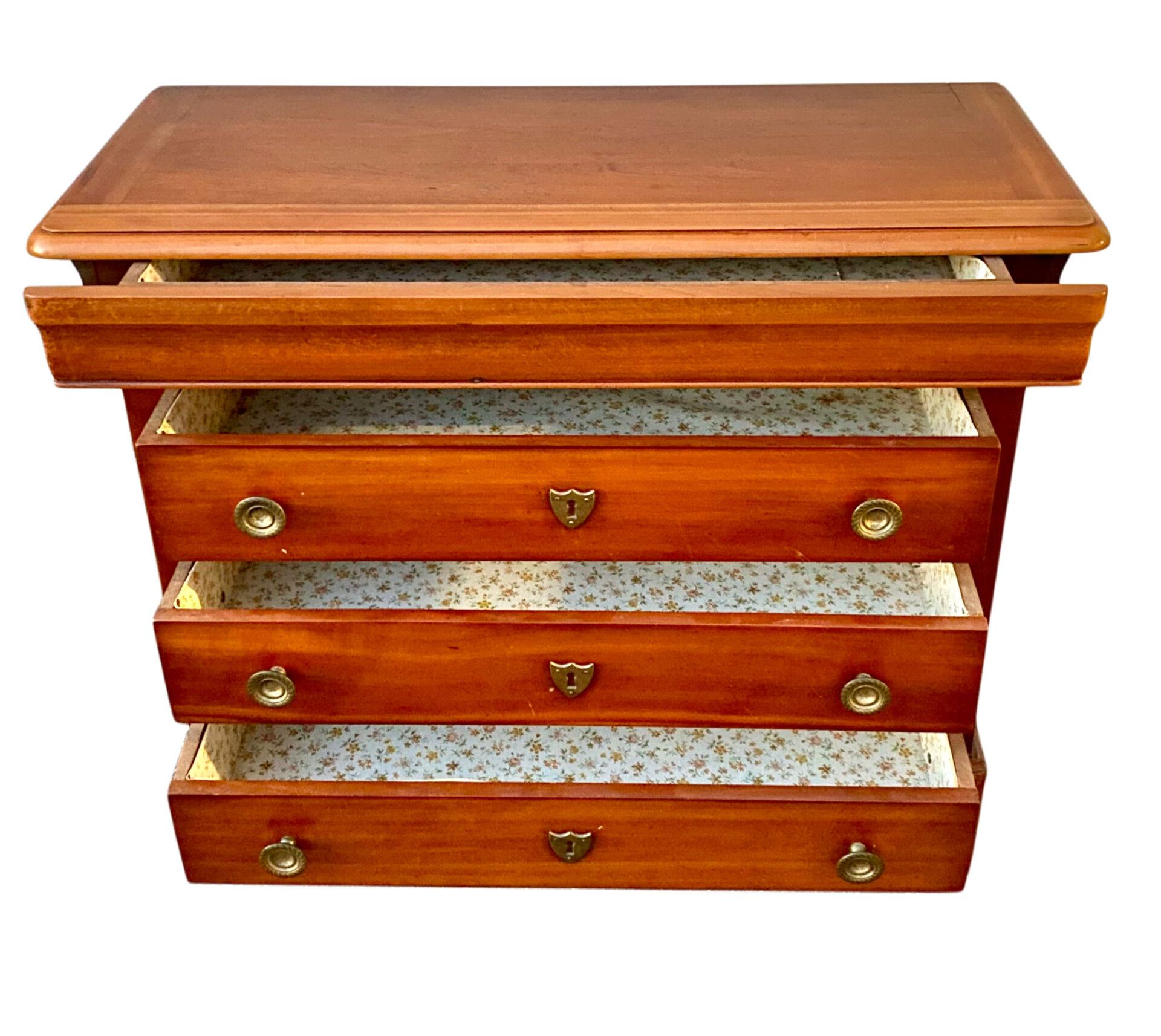 Louis Philippe chest of drawers with 4 drawers and brass.