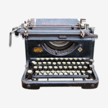 Machine à écrire ancienne "Mercedes"
