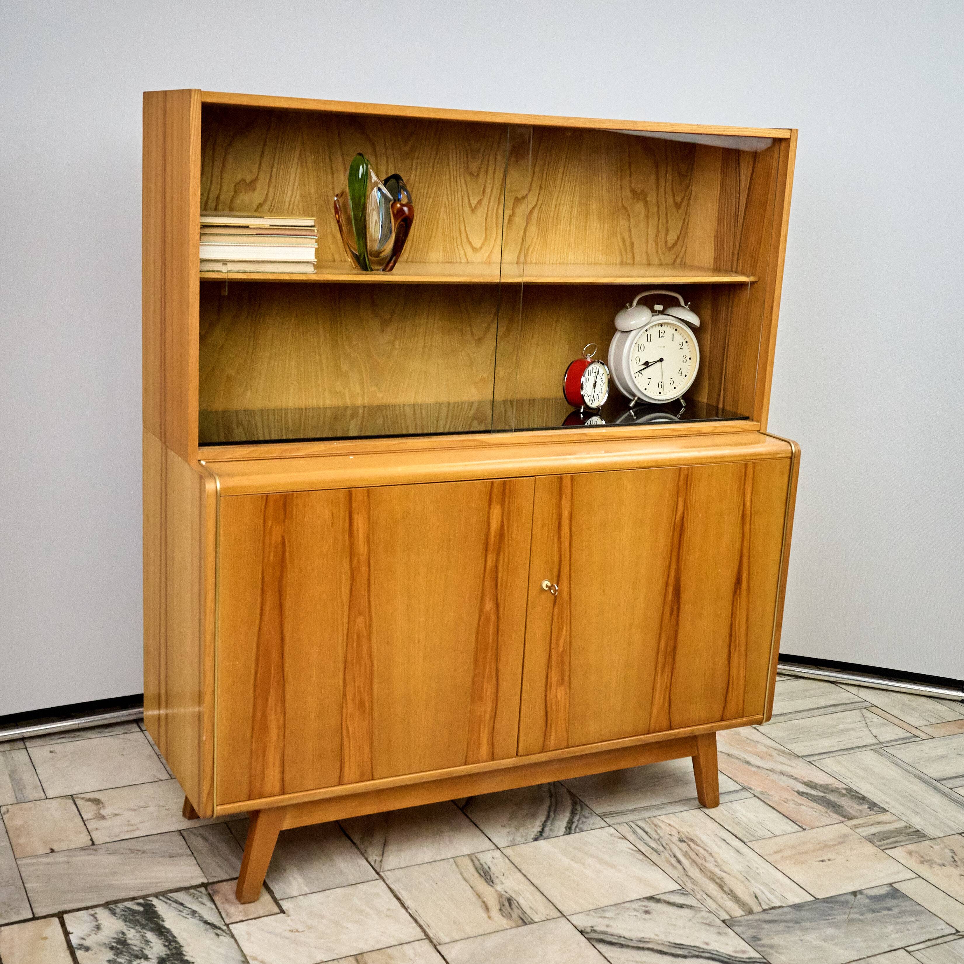 Vitrine par Hubert Nepožitek et Bohumil Landsman pour Jitona, années 1960.