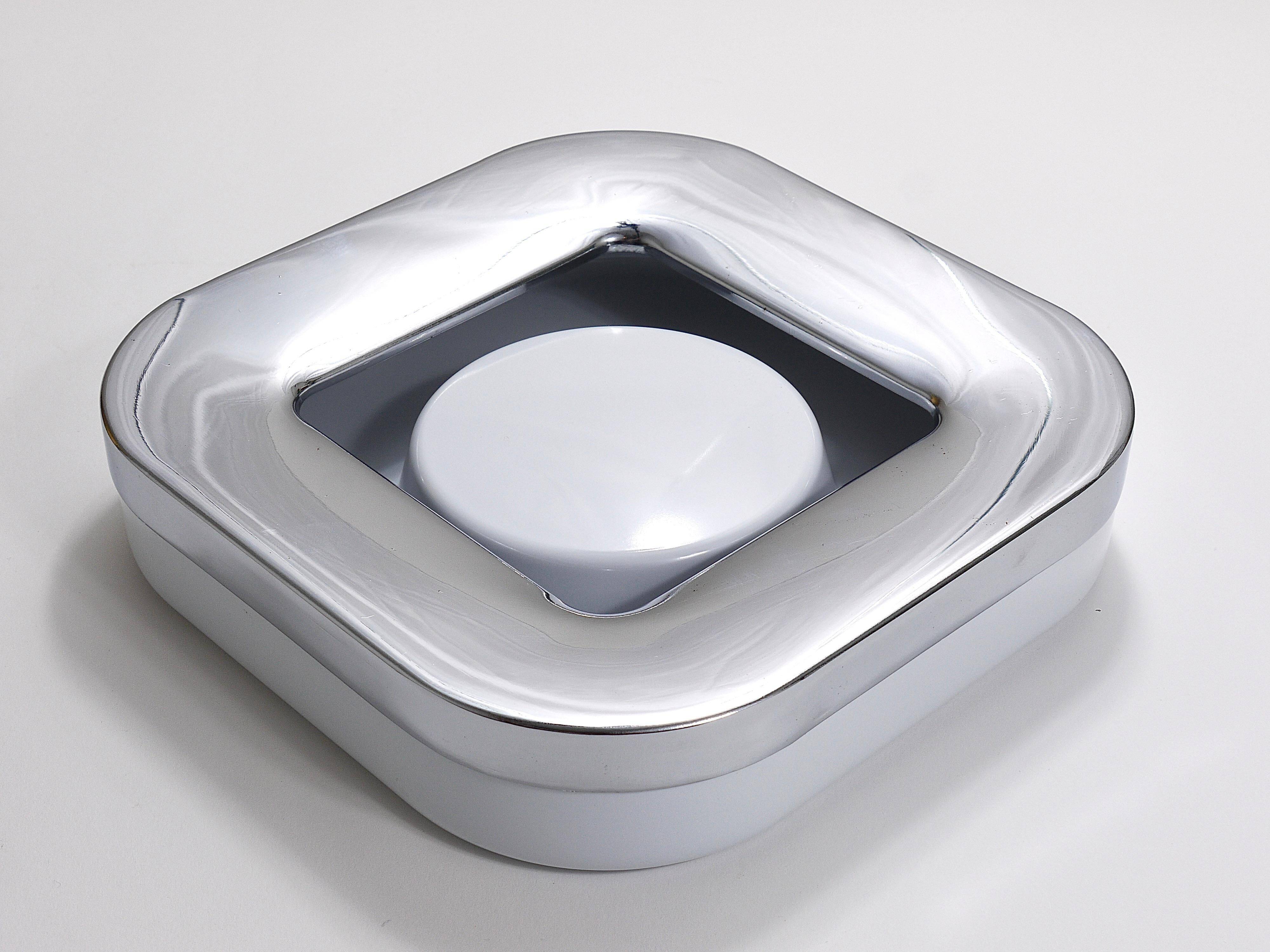 Square white ashtray Ico Parisi, chrome and melamine by Lamperti, Italy, 1970s.