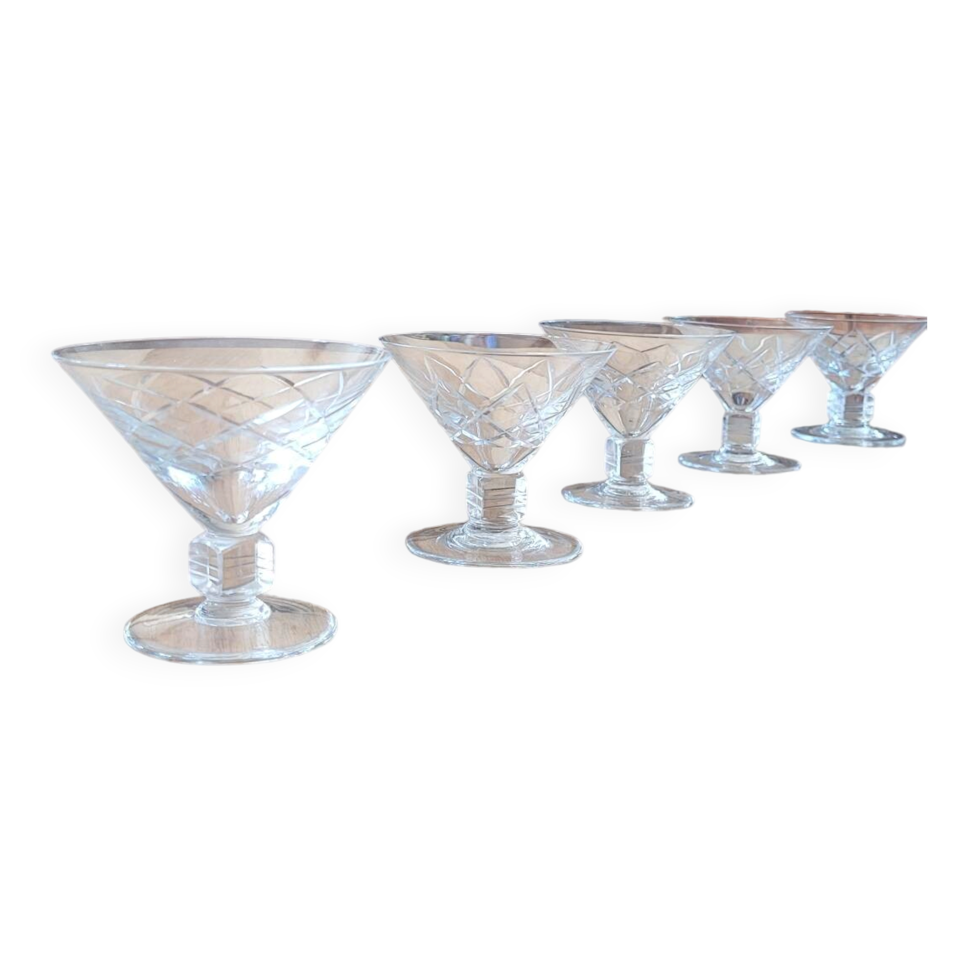 5 coupes à champagne en verre taillé