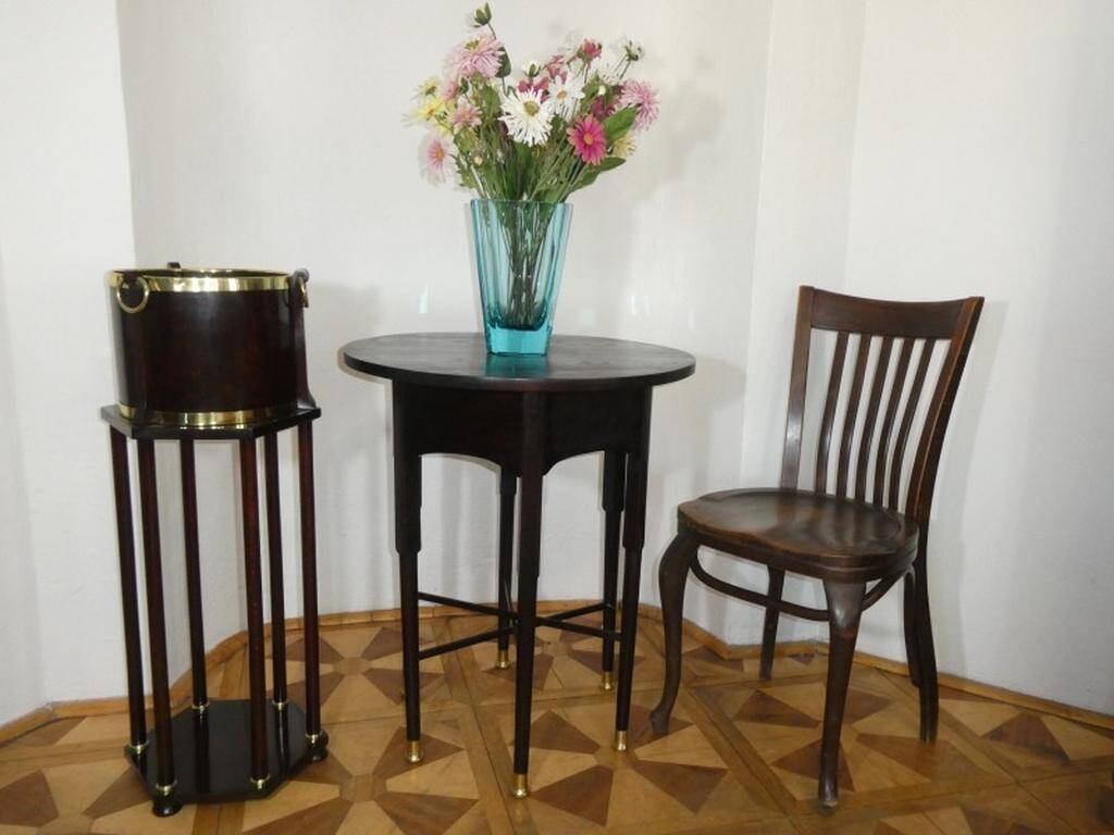 Side table Secession in the style of Adolf Loos