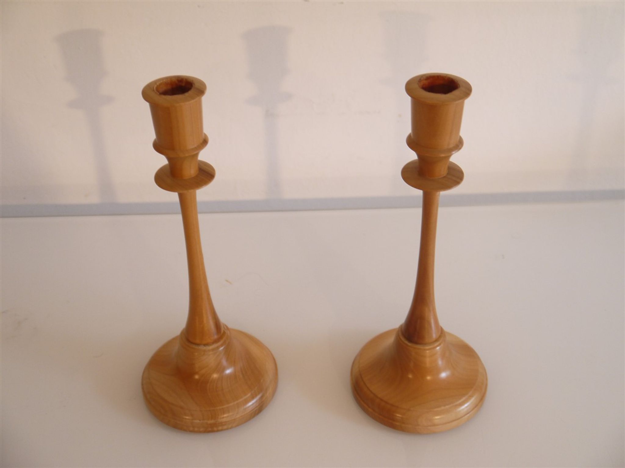 Paire de bougeoirs vintage en bois 1970