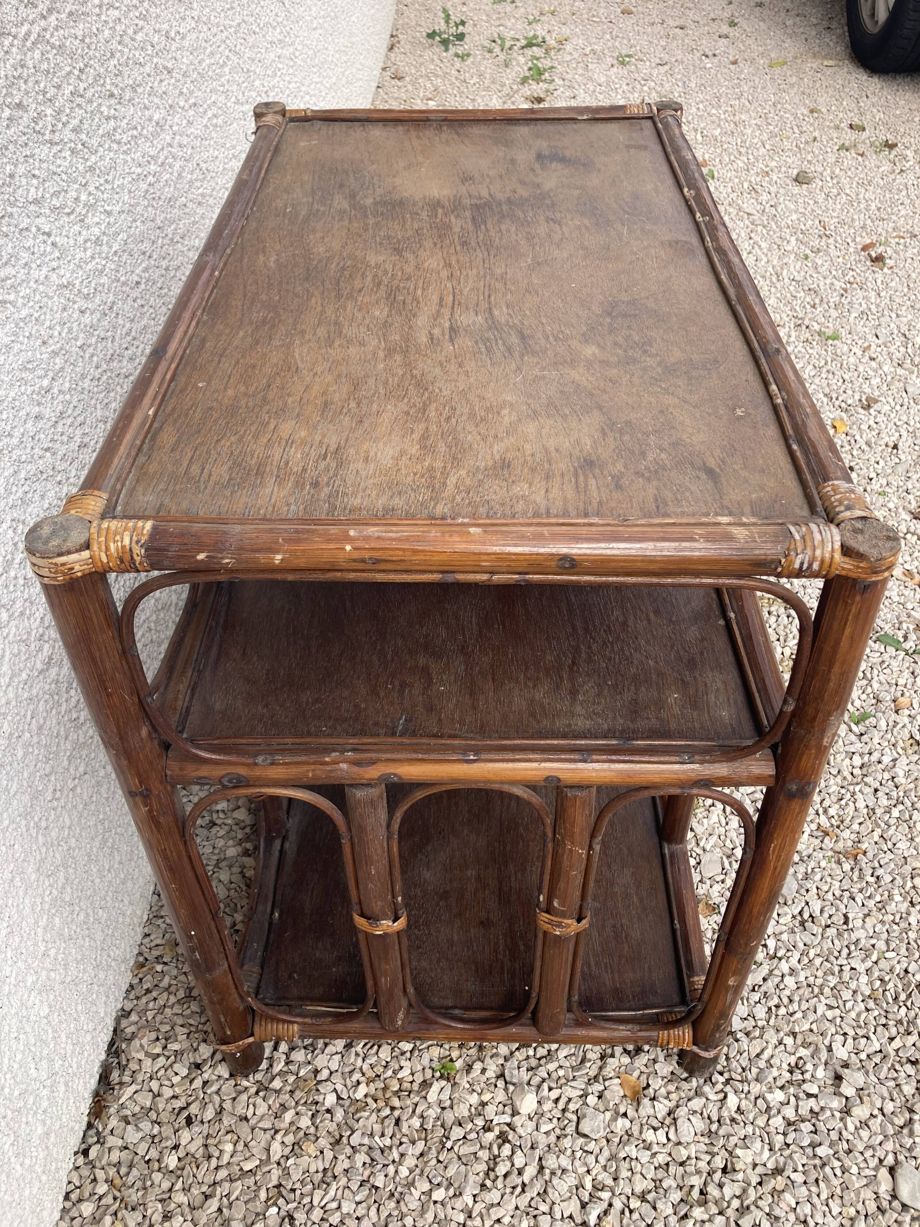Meuble d’appoint en bambou