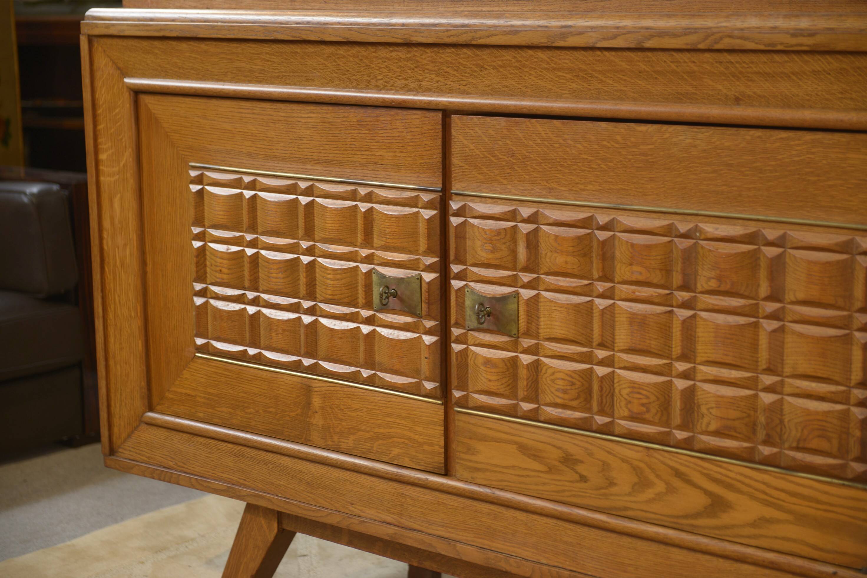 Buffet brutaliste en chêne 1960