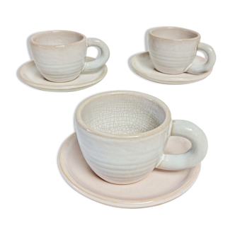 3 tasses en grès avec soucoupe