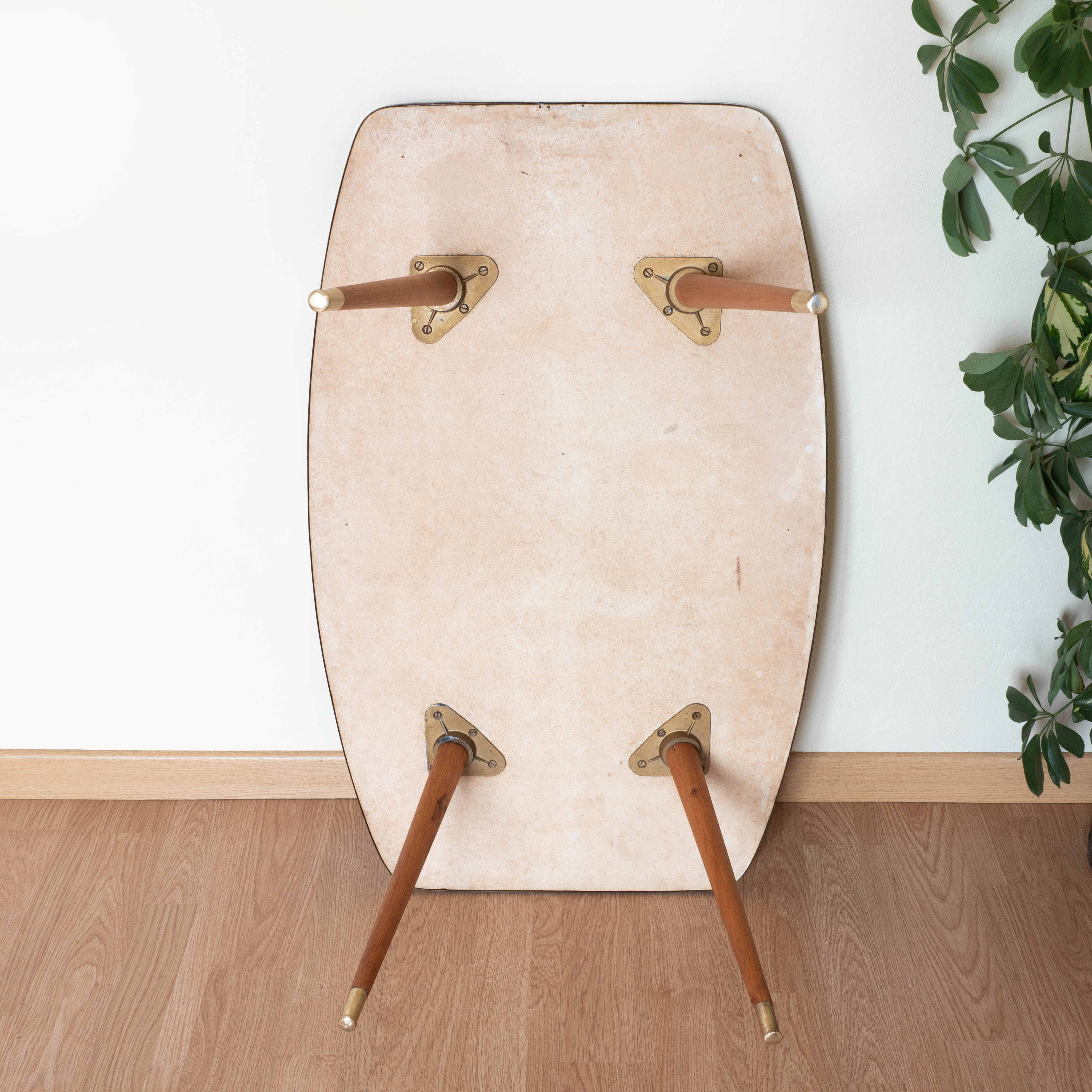 Table bass pattern floral spindle feet