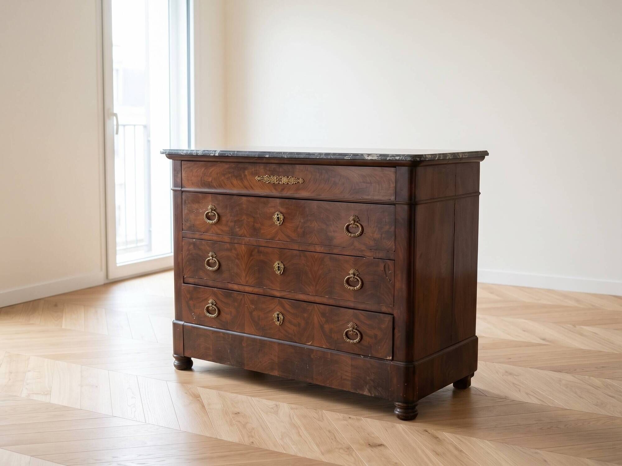 Antique Louis Philippe commode in mahogany and marble