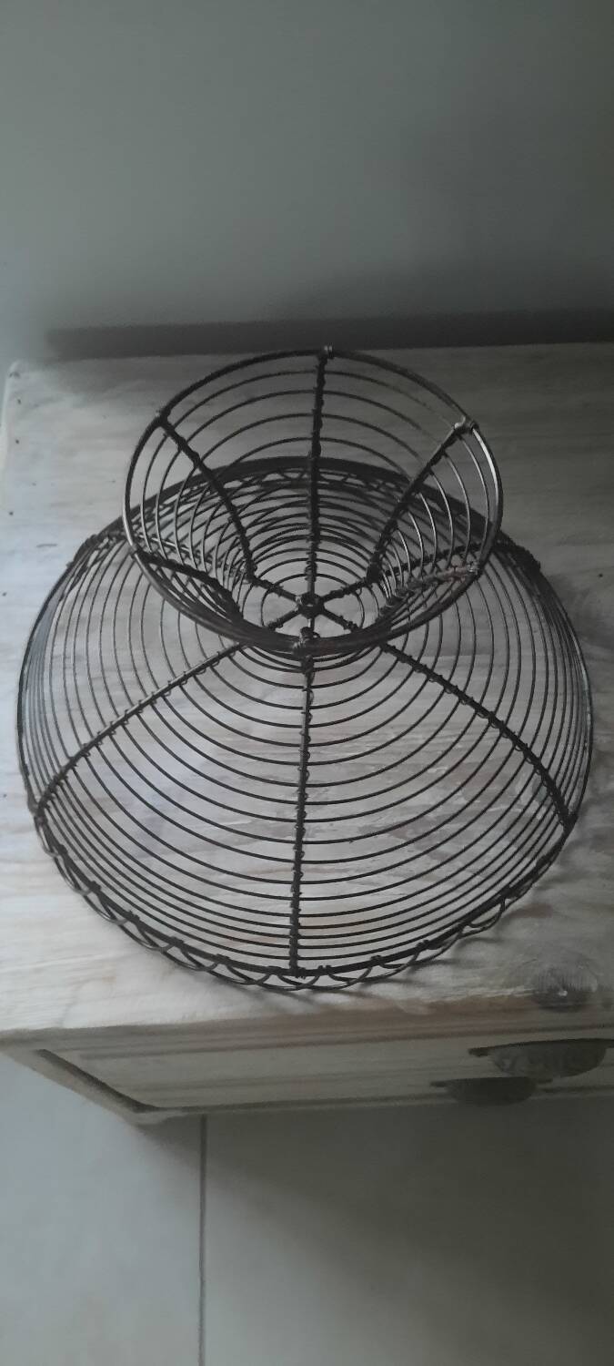 Corbeille en métal ajouré