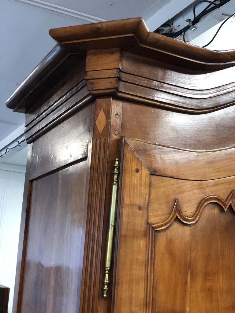 Superb wardrobe Louis XV walnut early nineteenth