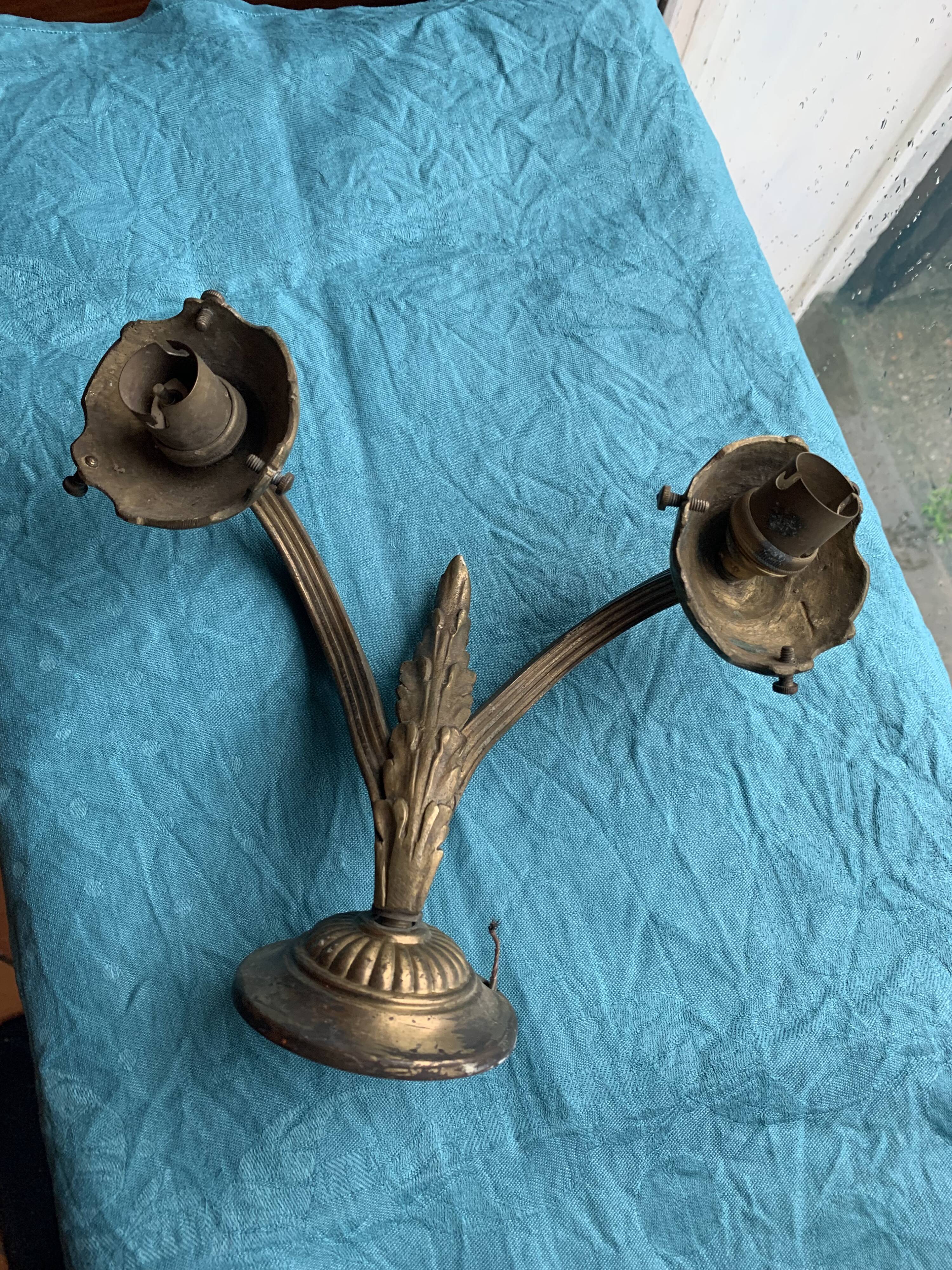 Double wall light in gold brass metal, vintage leaf pattern