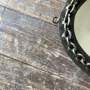 Miroir chaine brutaliste en fer battu 1960 h55cm