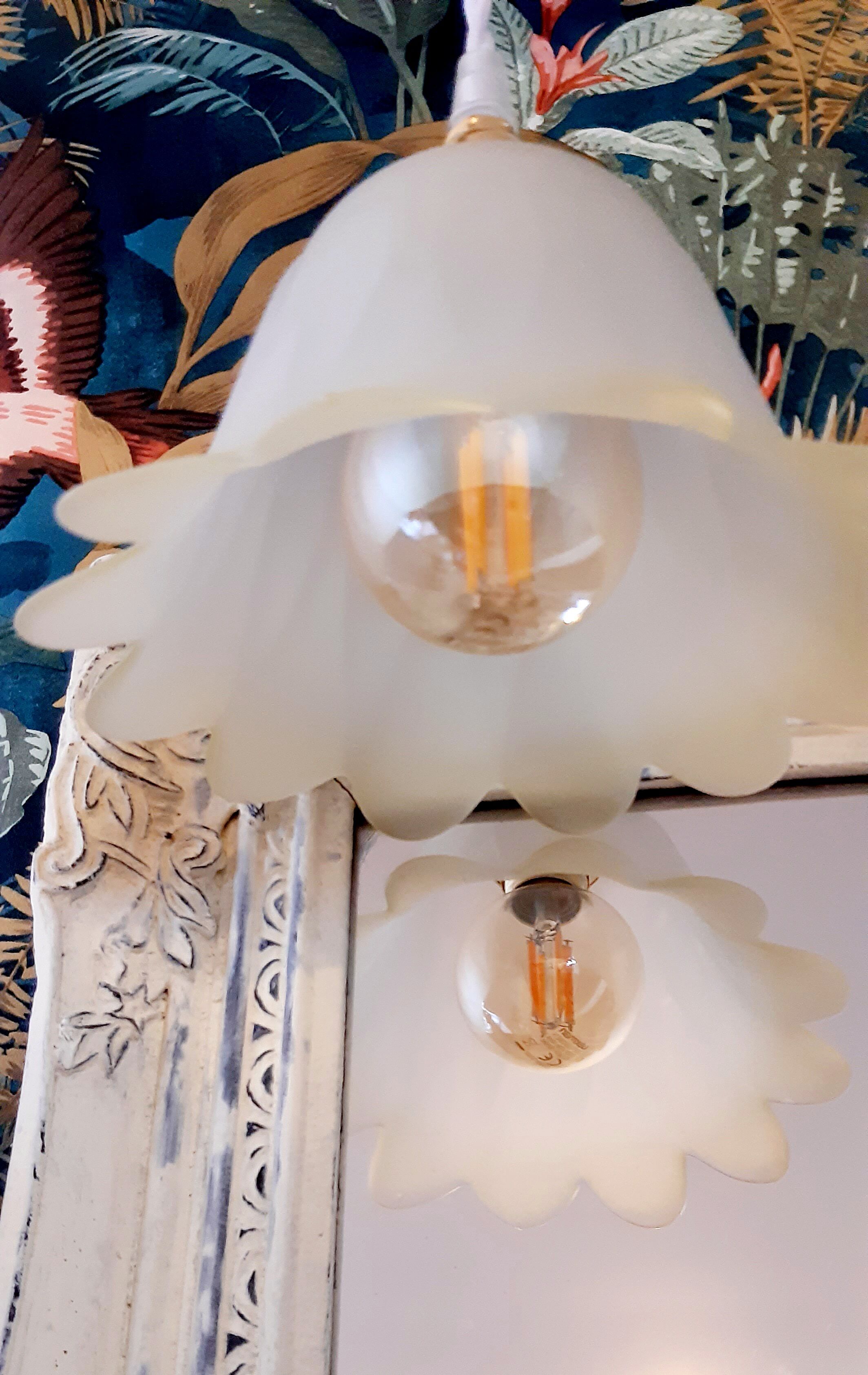 Vintage tulip hand lamp