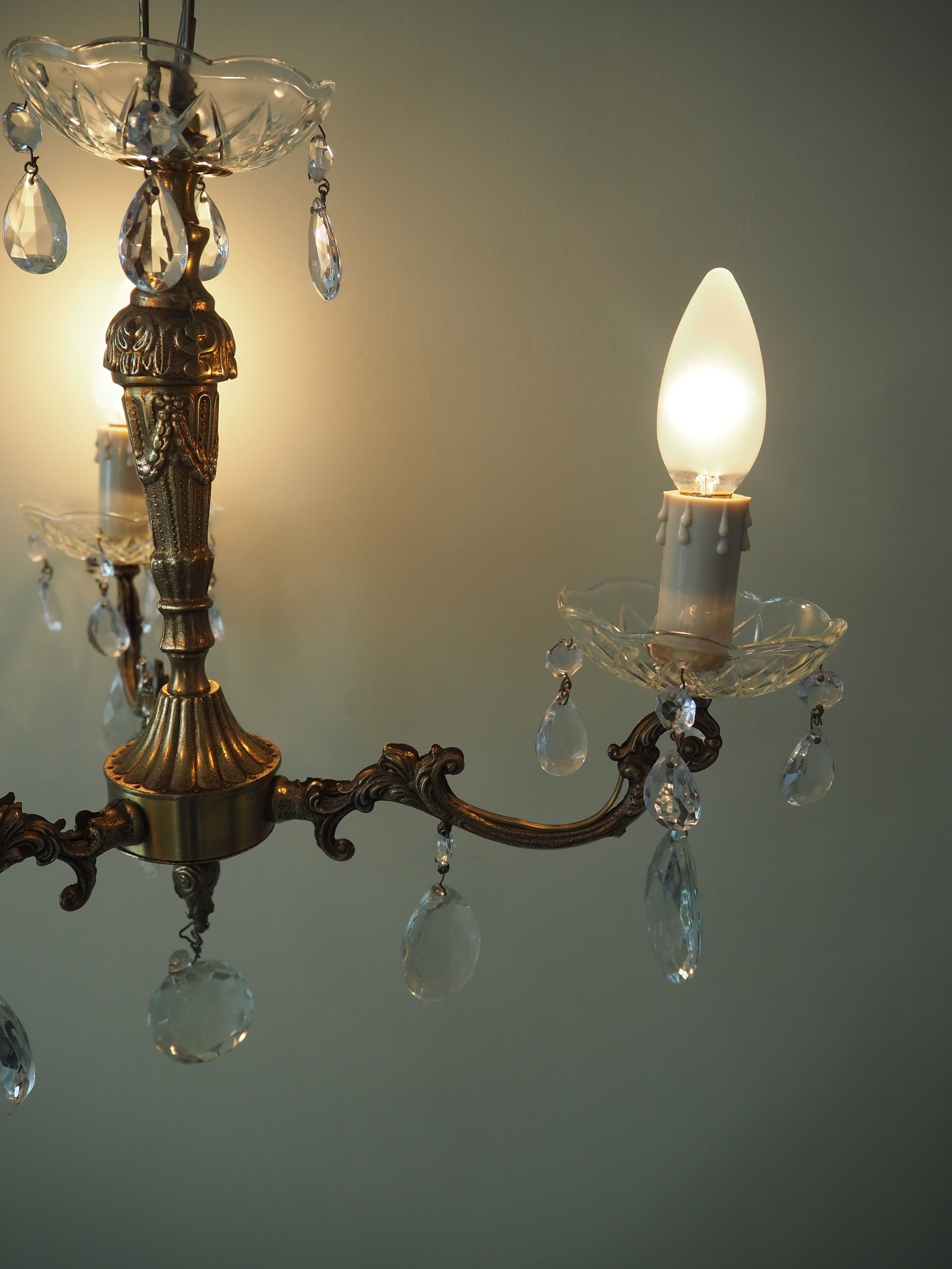 Cast bronze chandelier and crystal tassels – 3 fires