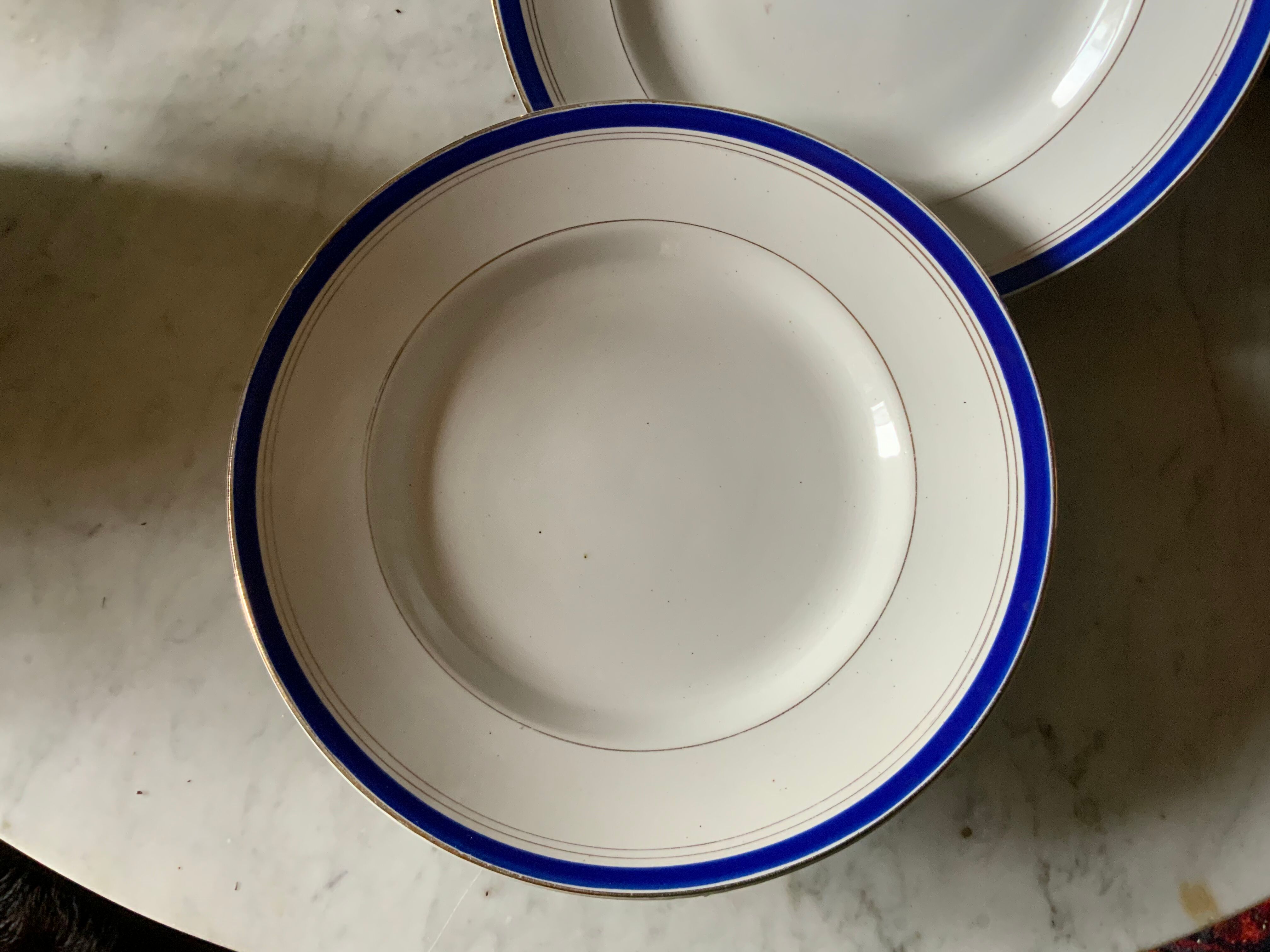 2 plates on feet Moulin des Loups