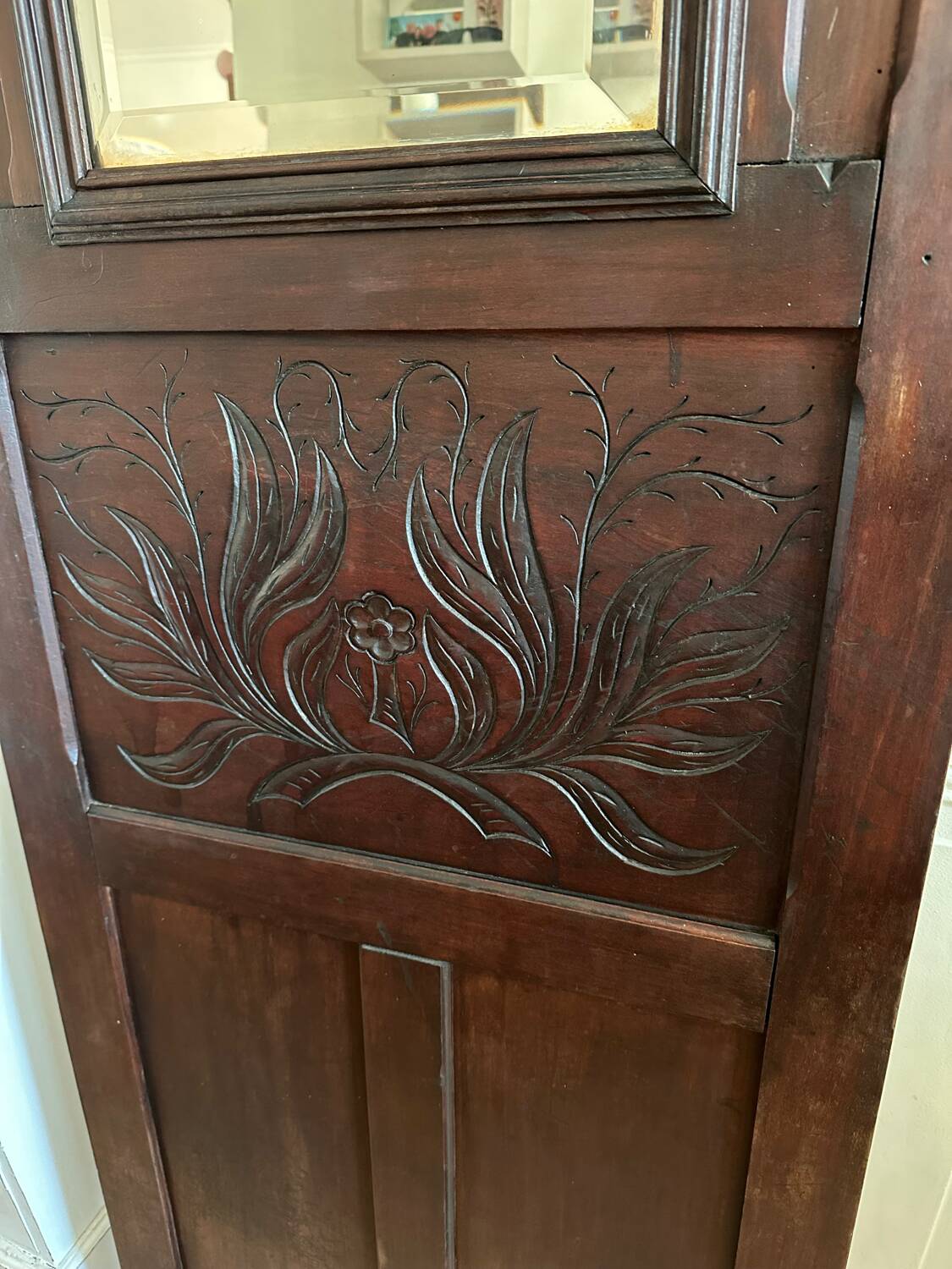 Wall mounted coat rack